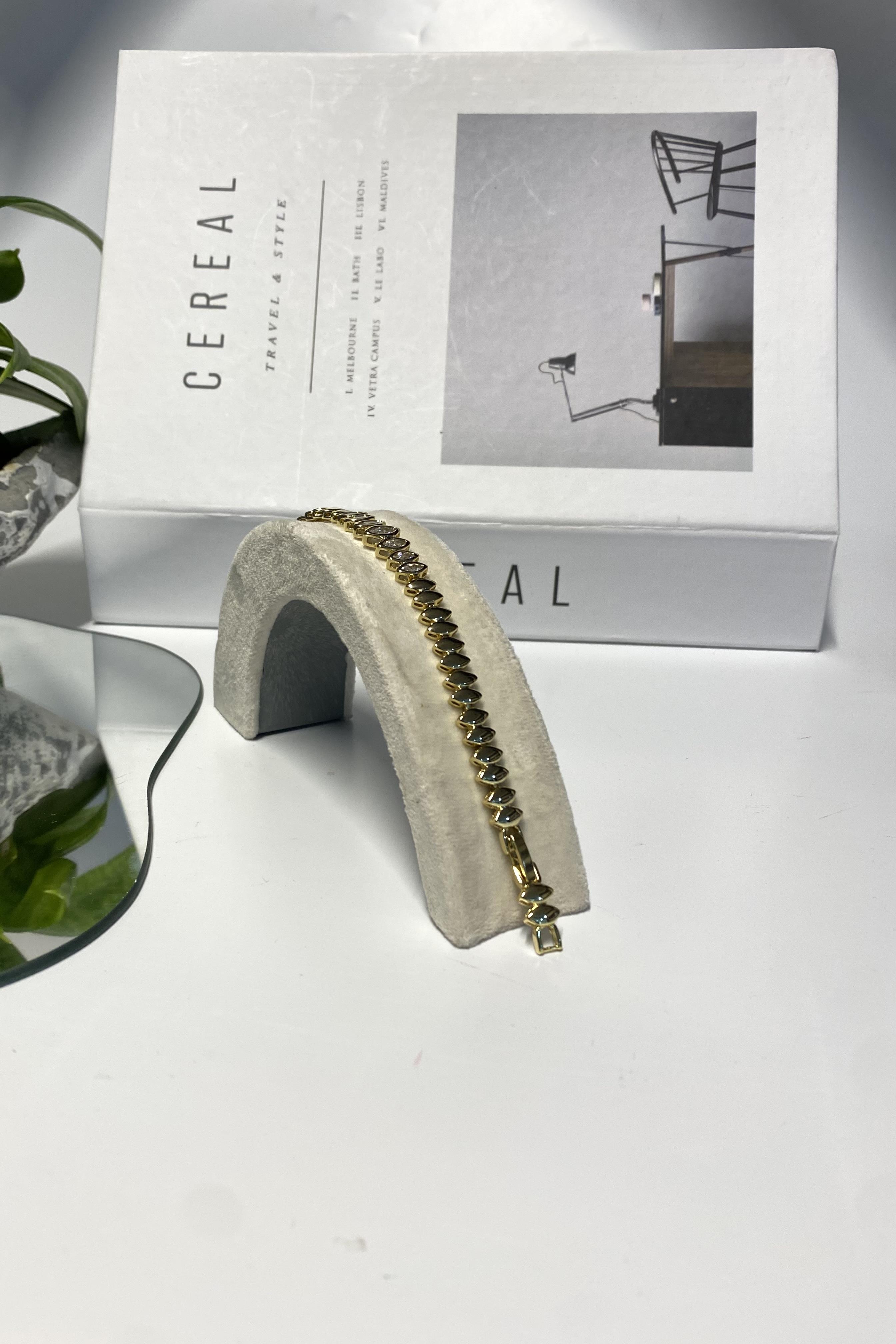 OVAL SIRALI TAŞLI BİLEZİK