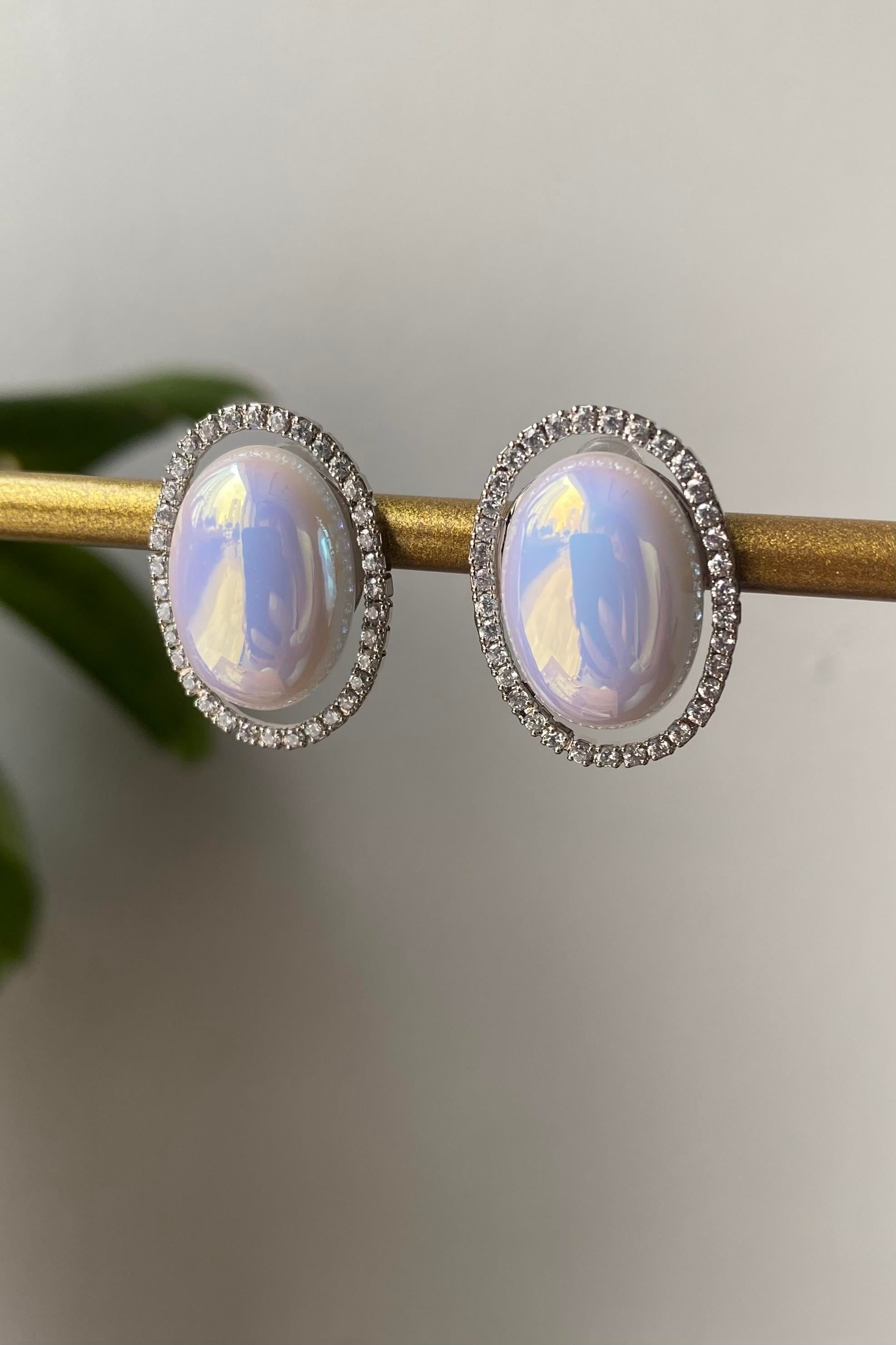 OVAL TAŞ SEDEFLİ ÇİVİ KÜPE