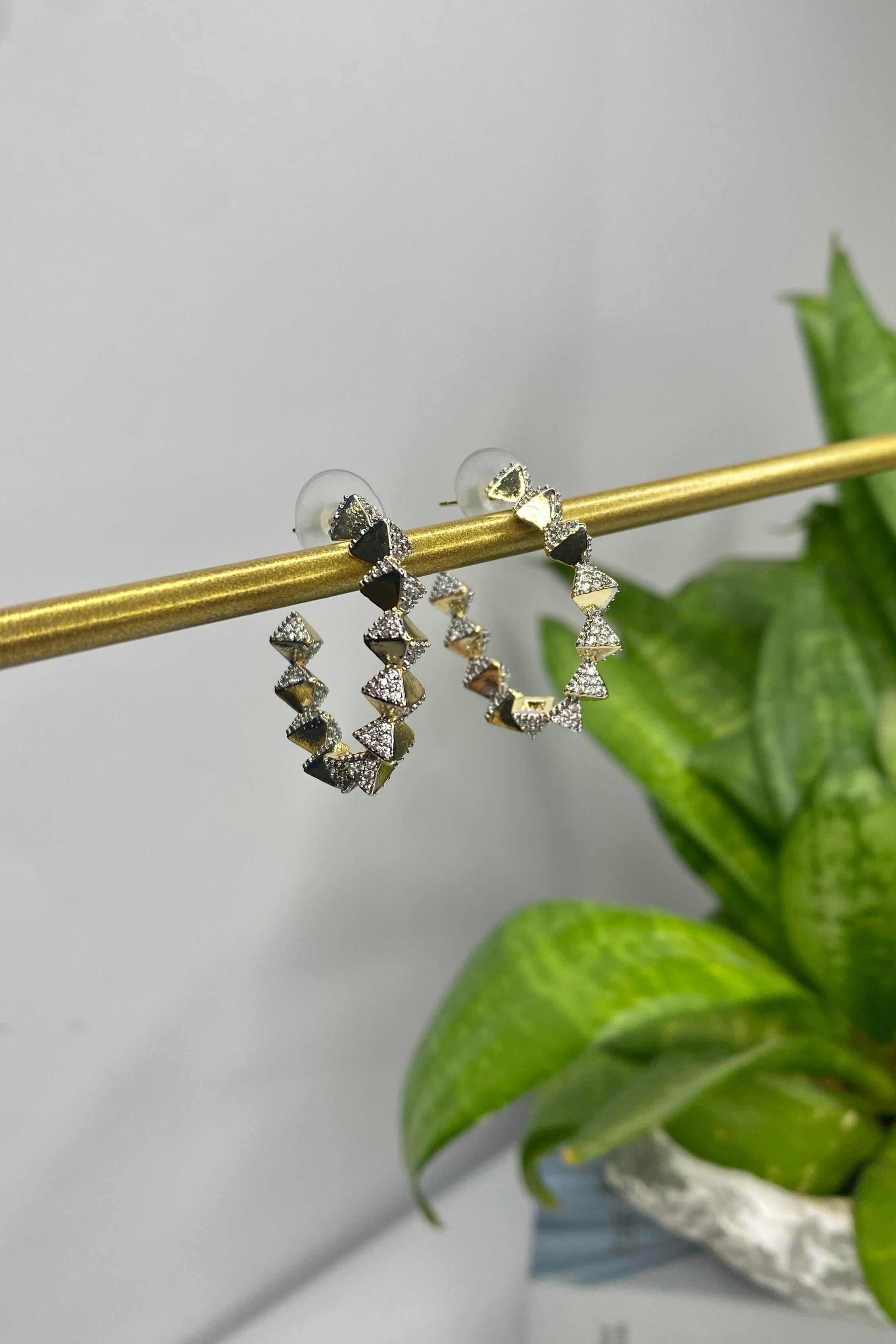 PİRAMİT TAŞLI HALKA KÜPE 2.5 CM