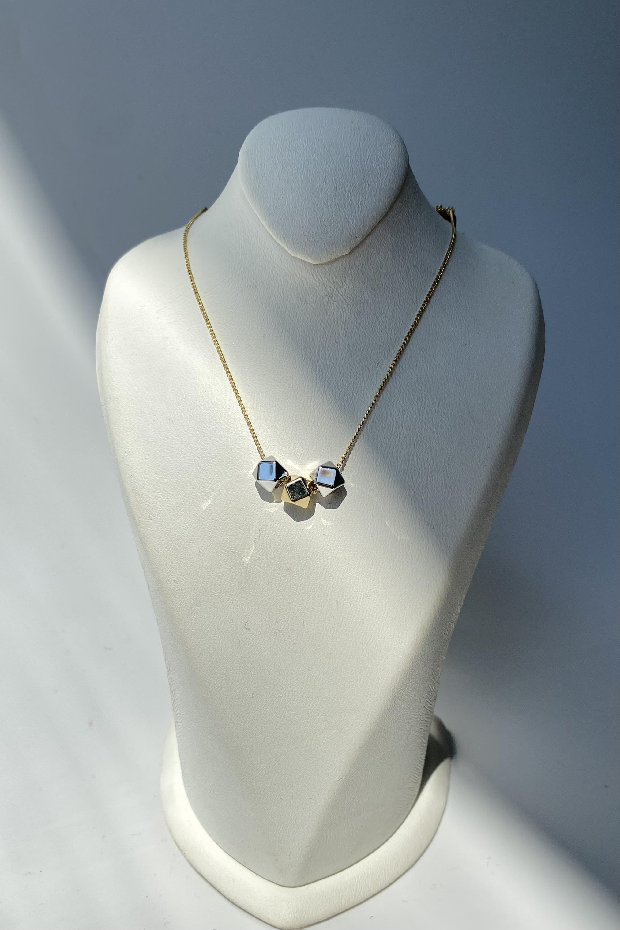 PRİZMA TOPÇUKLU KOLYE