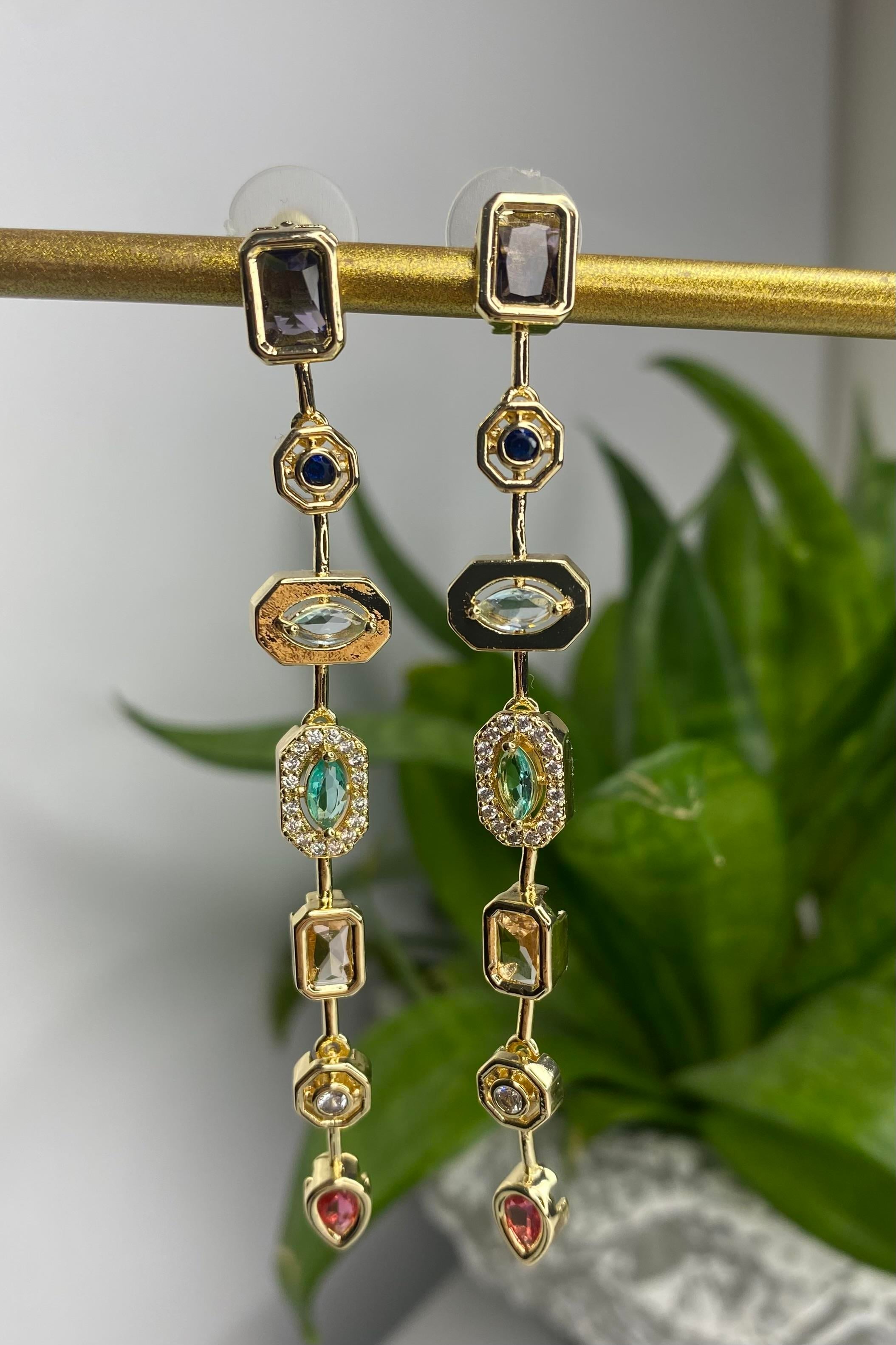 RENKLİ MİNİMAL TAŞLI KÜPE