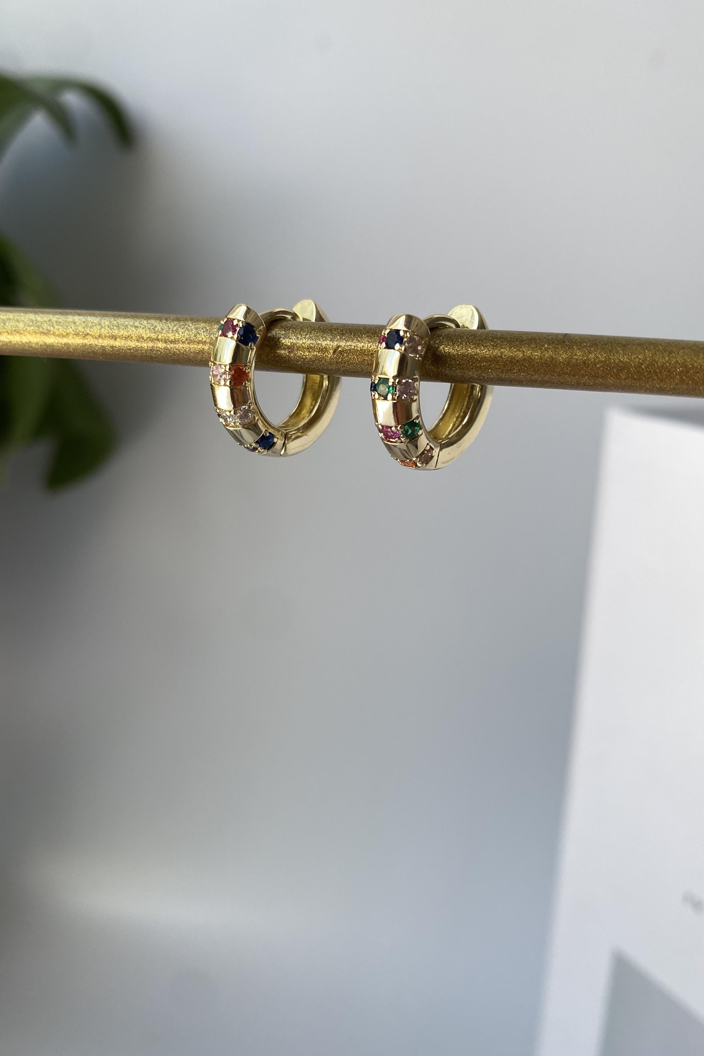 RENKLİ TAŞLI HALKA KÜPE