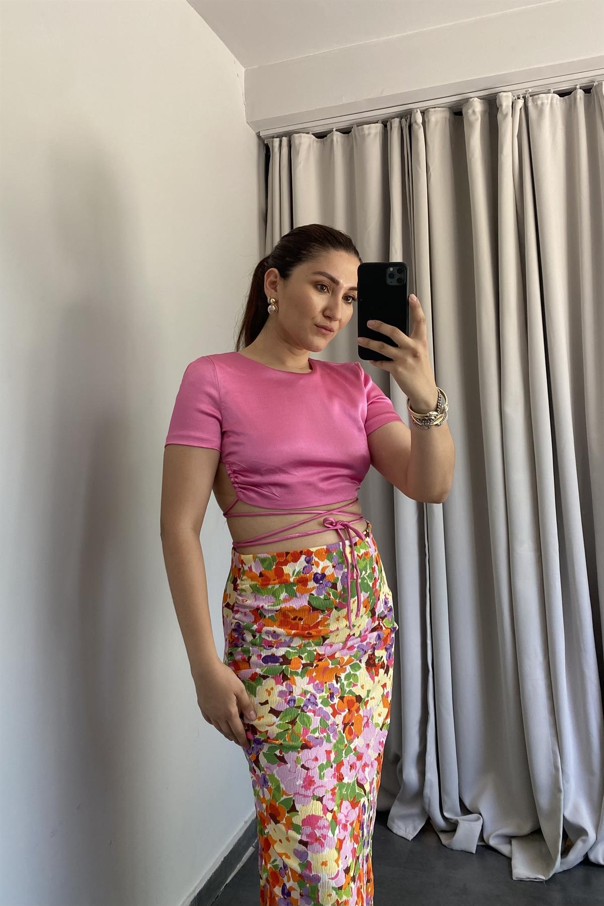 SATEN YARIM KOL SIRT DEKOLTELİ CROP