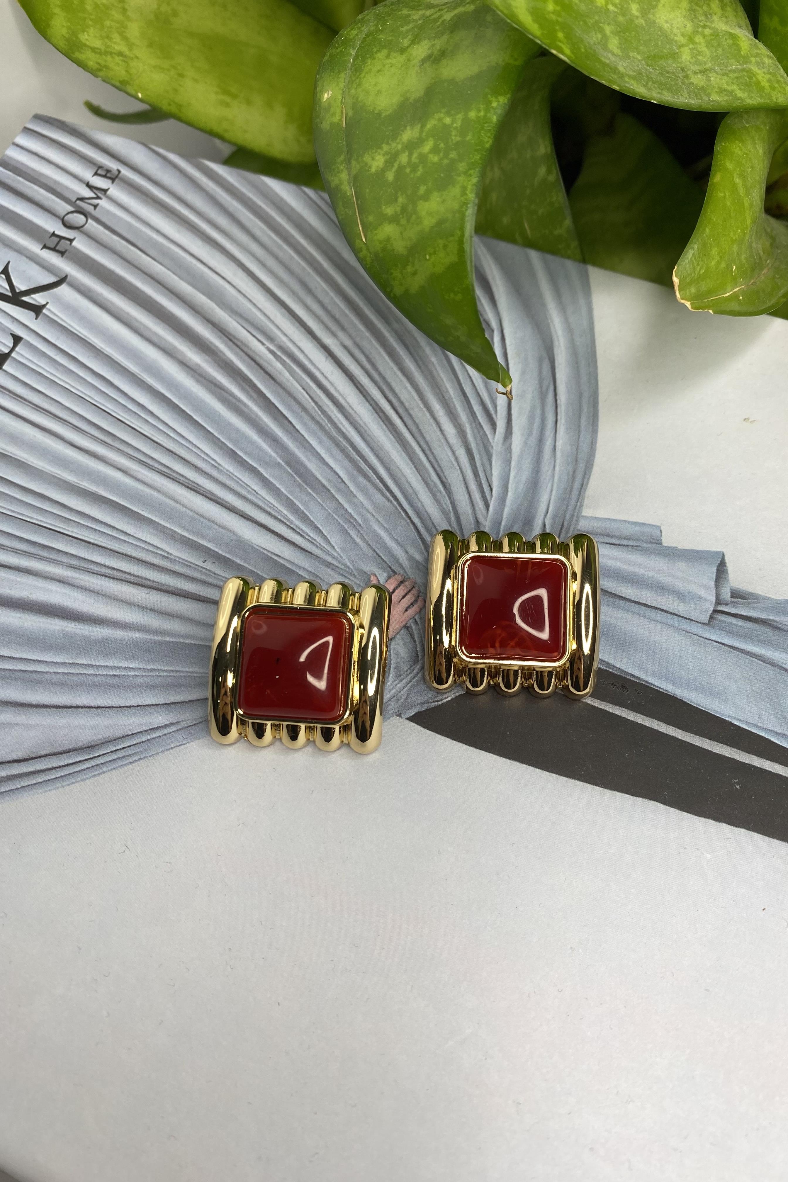 SEDEF TAŞLI KARE KÜPE