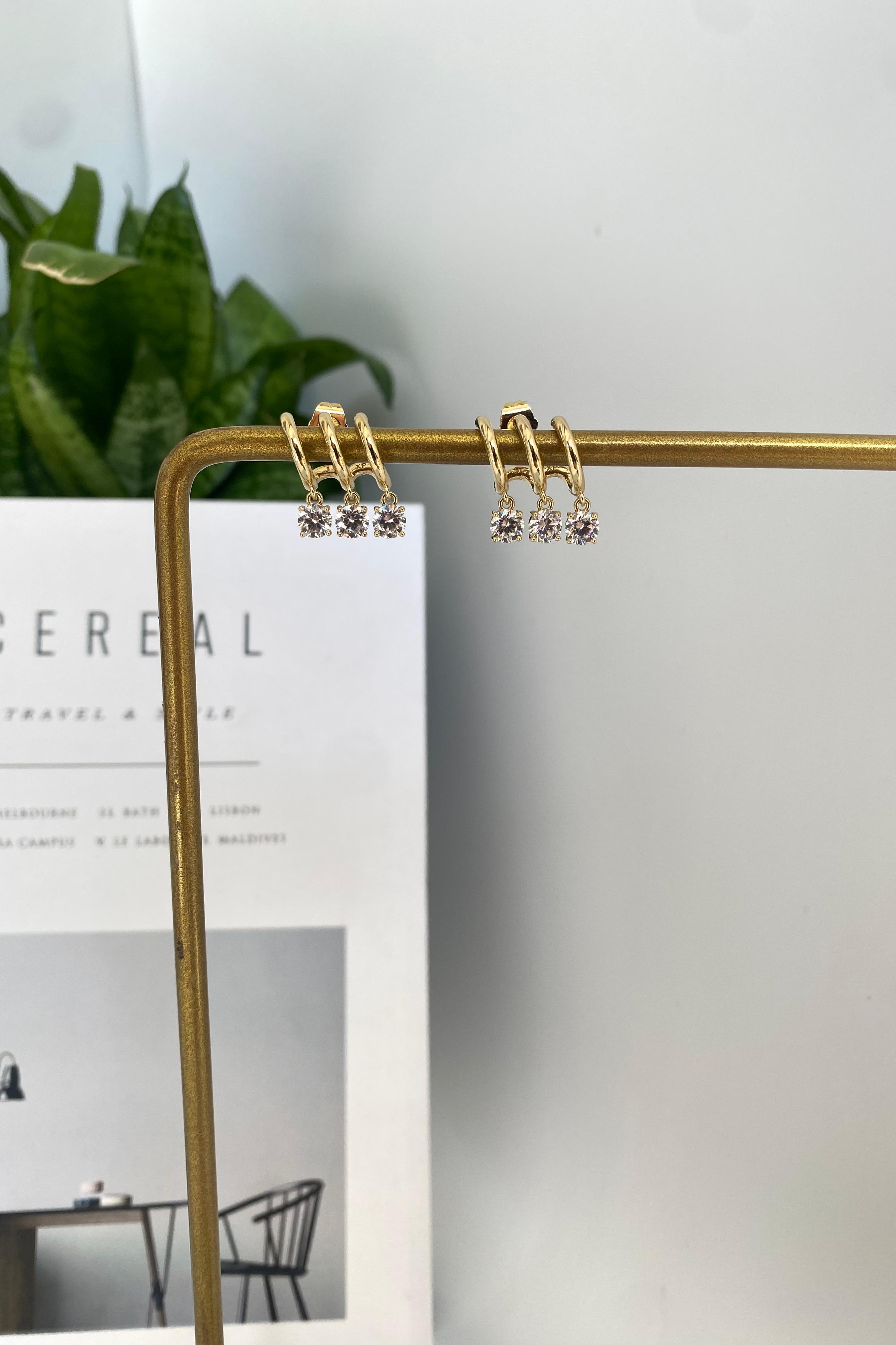 ŞERİTLİ TAŞLI KÜPE