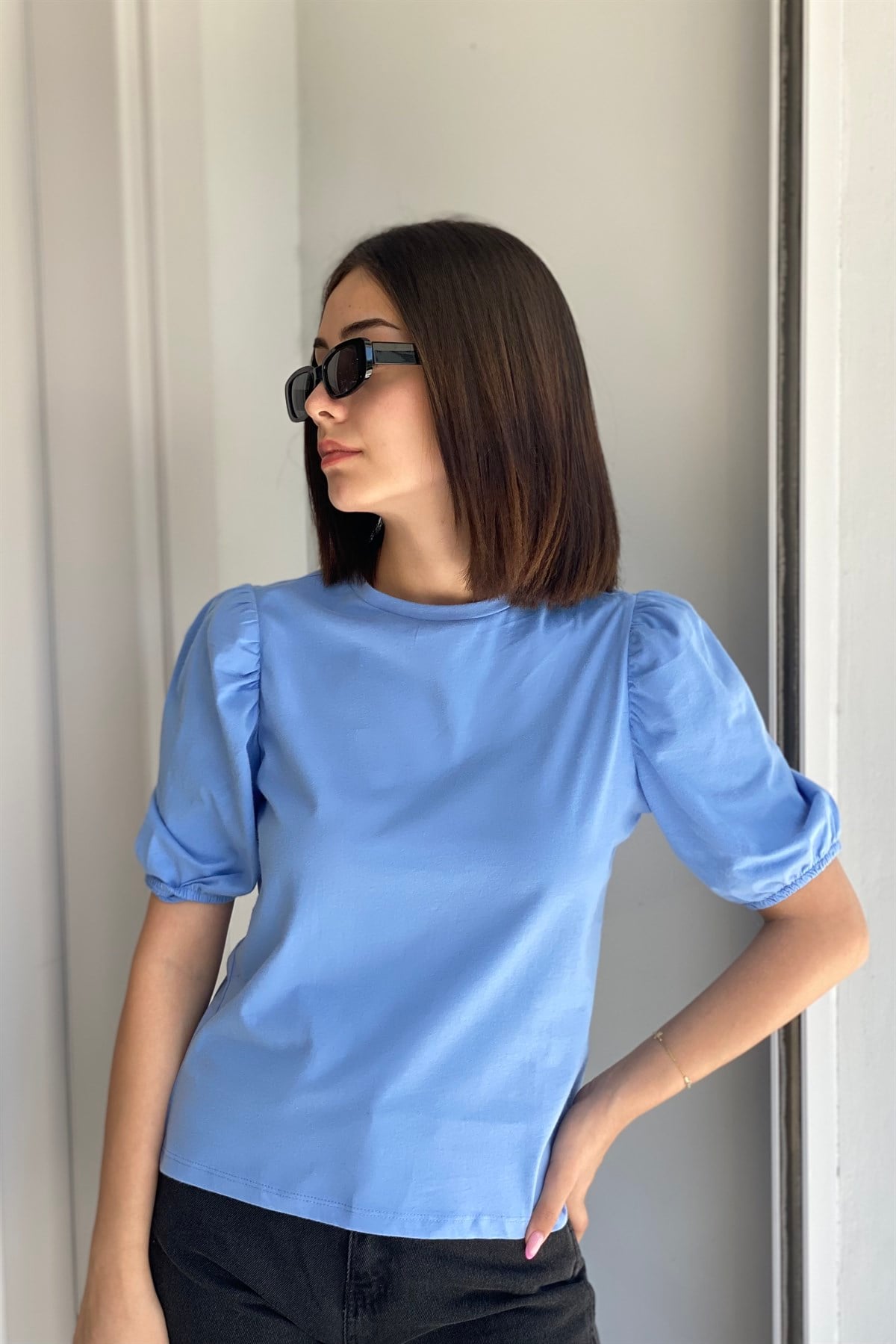 SIFIR YAKA BALON KOL T-SHIRT