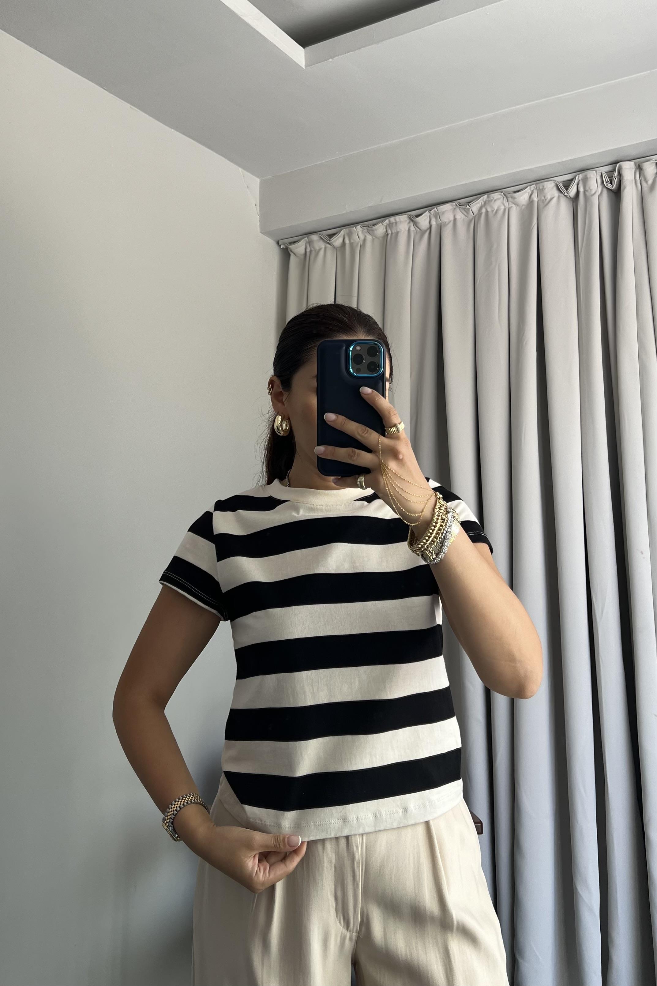 SIFIR YAKA ÇİZGİLİ BASİC T-SHIRT