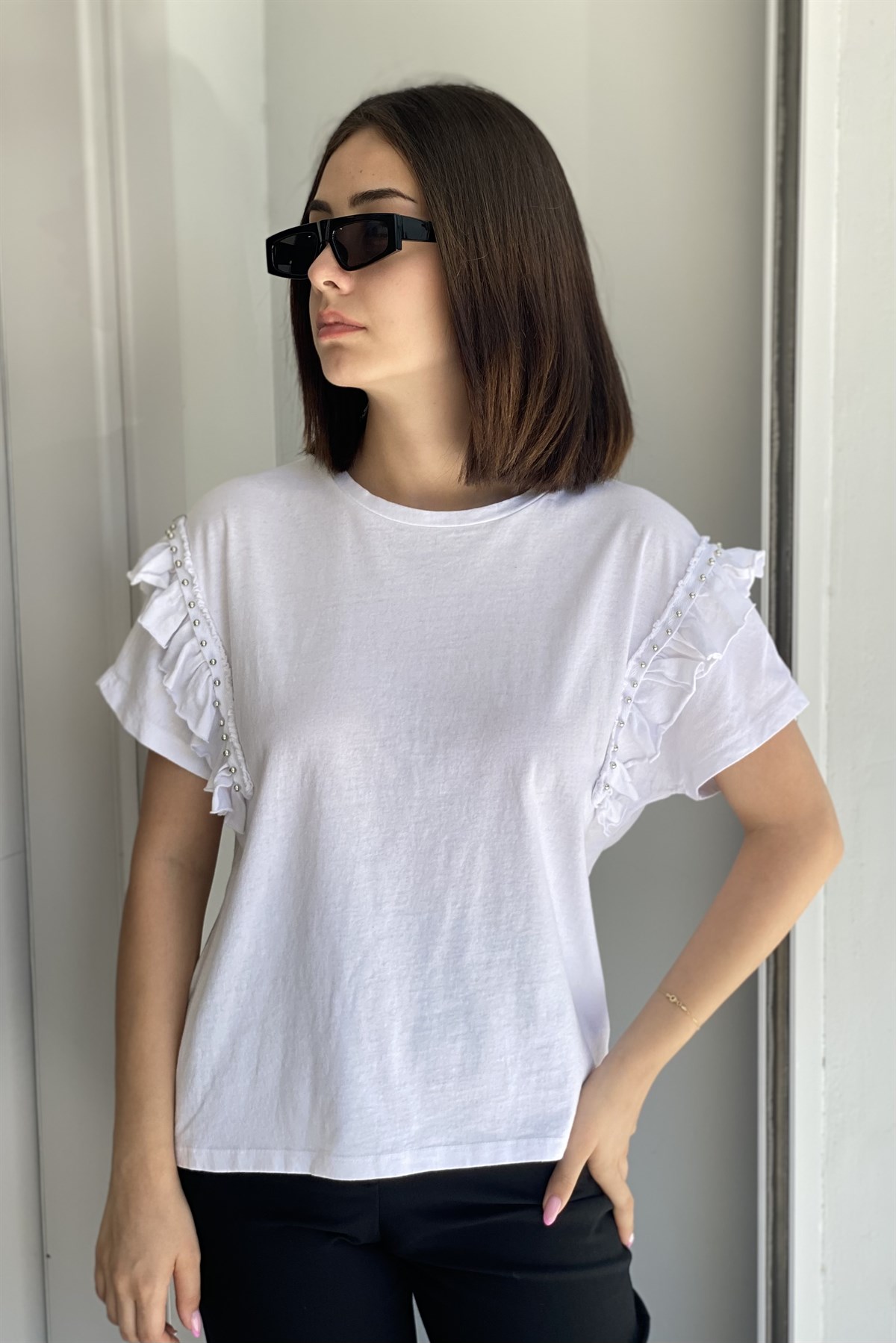 SIFIR YAKA KOLLARI ZIMBA DETAY T-SHIRT