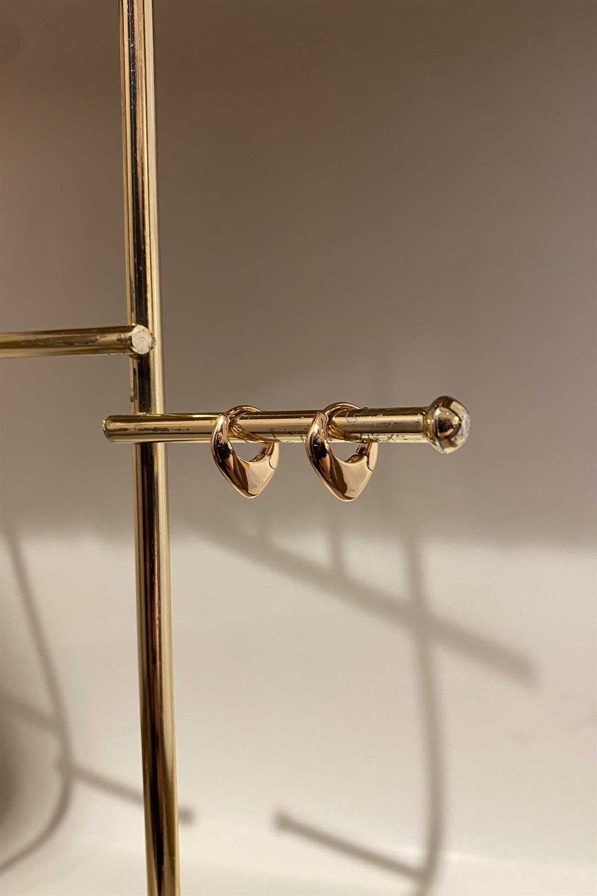 SİVRİ UÇLU BOMBELİ HALKA KÜPE