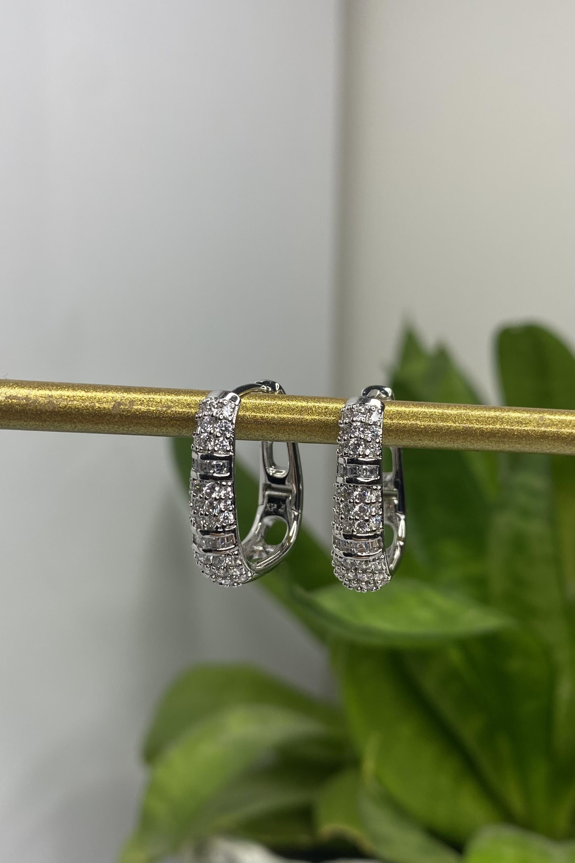 TAŞ BOĞUMLU DÖRTGEN KÜPE 2 CM