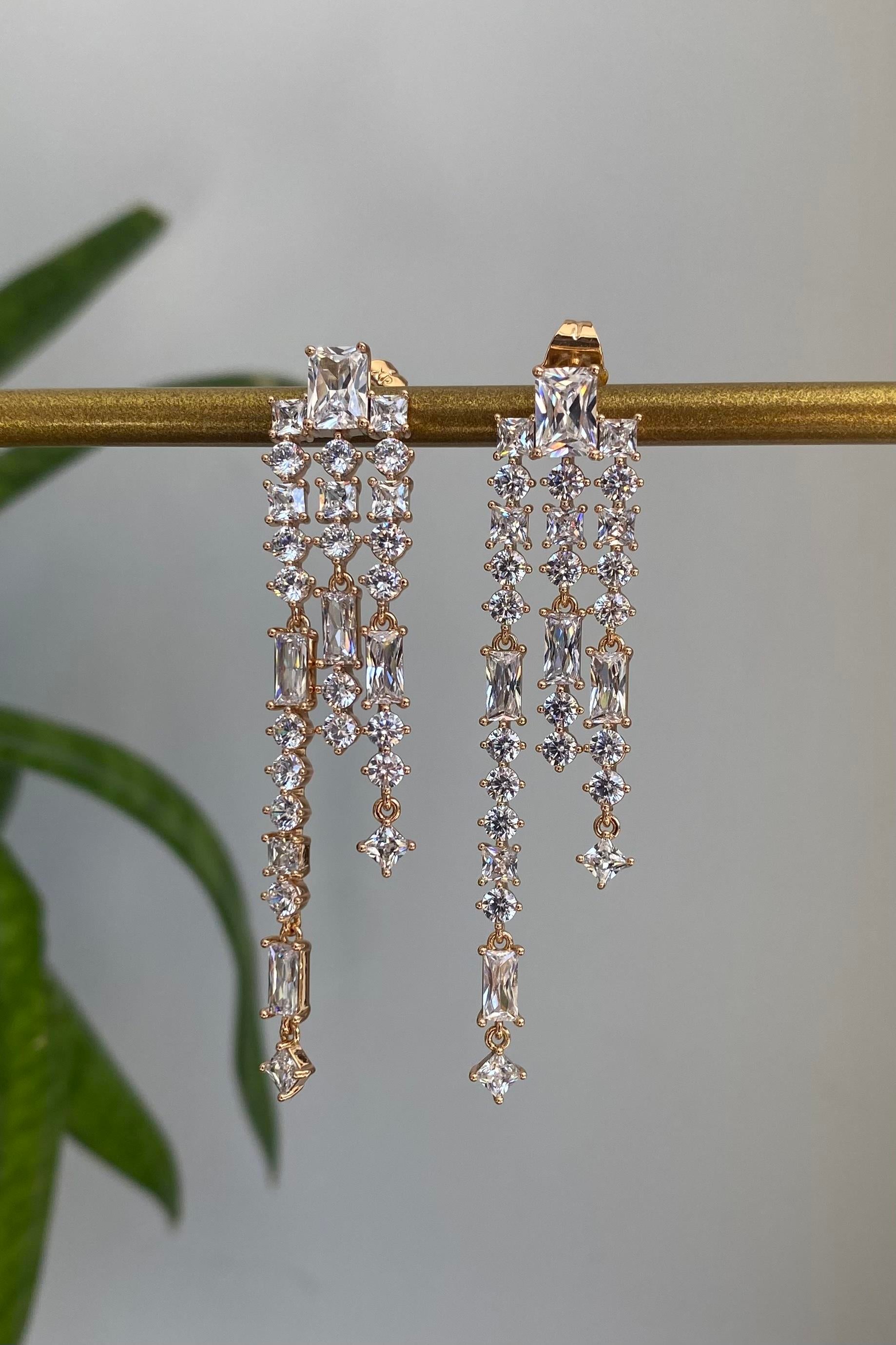 TAŞ PÜSKÜLLÜ KÜPE