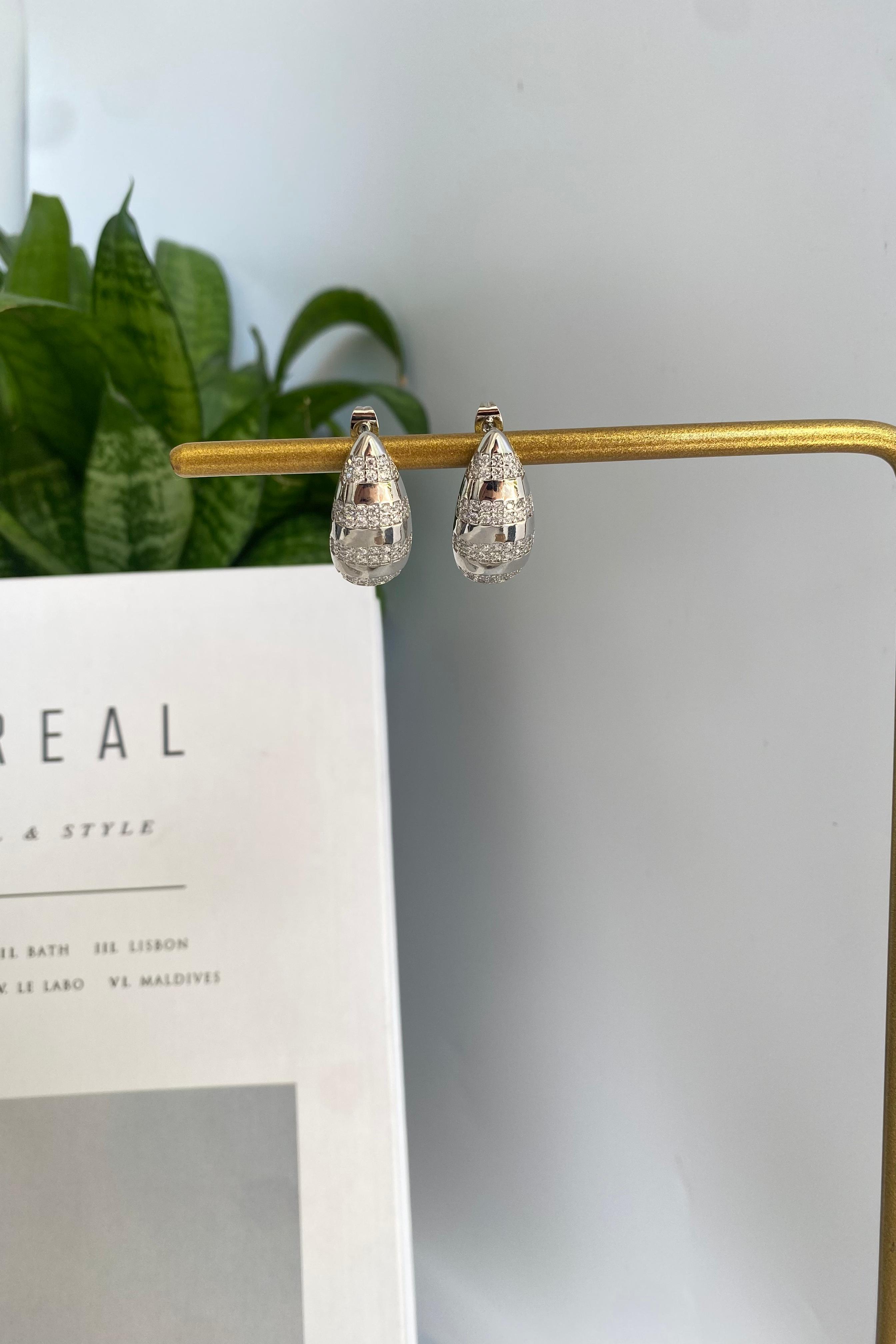 TAŞ ŞERİTLİ BADEM KÜPE