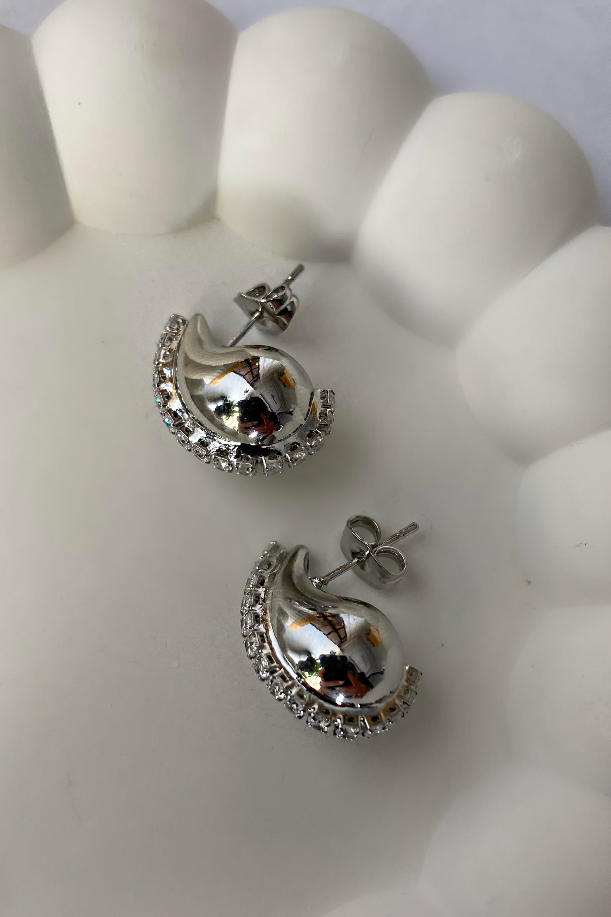 TAŞ ŞERİTLİ MARKA DAMLA KÜPE