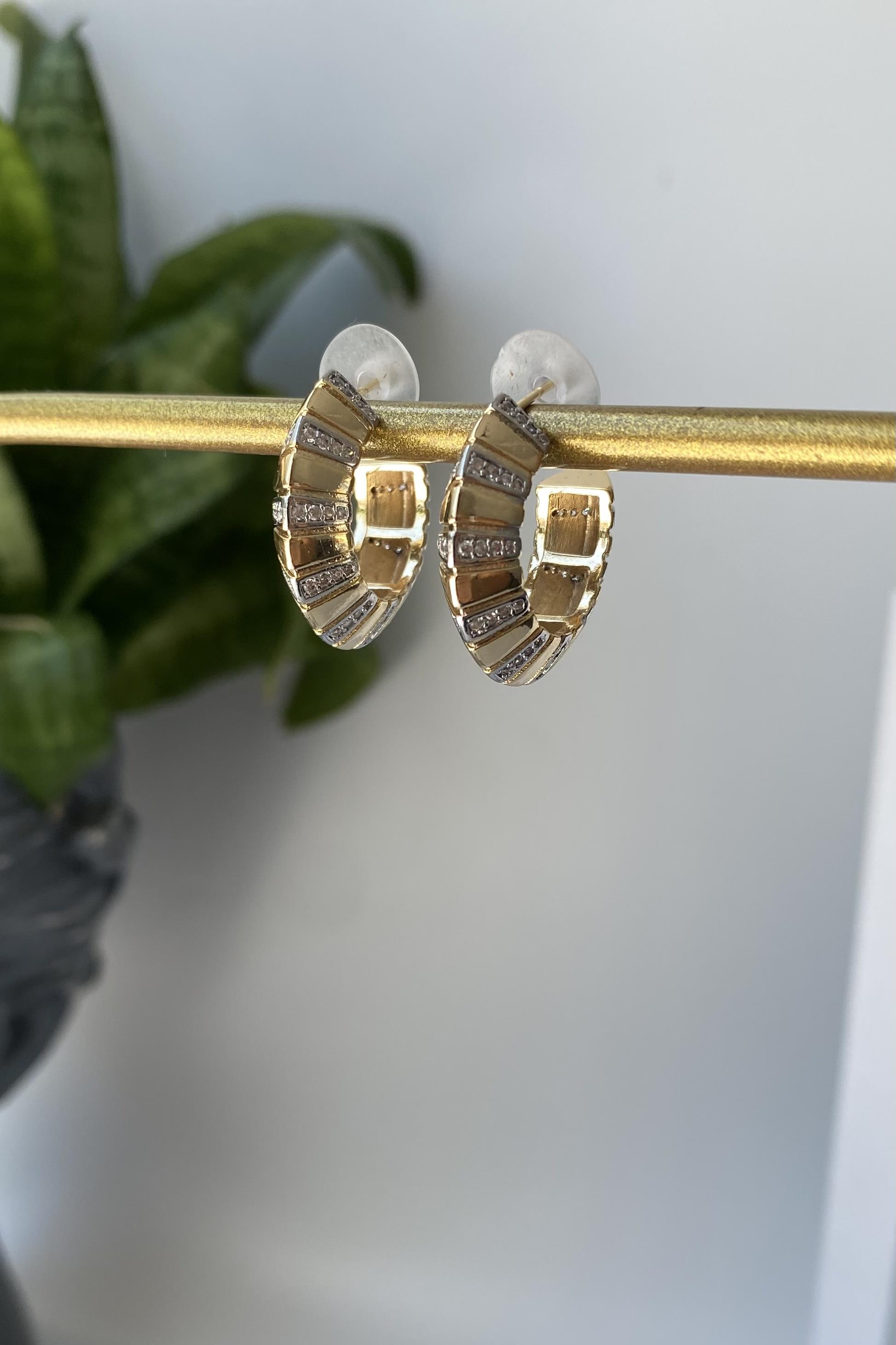 TAŞLI BOMBE ÇİVİ KÜPE