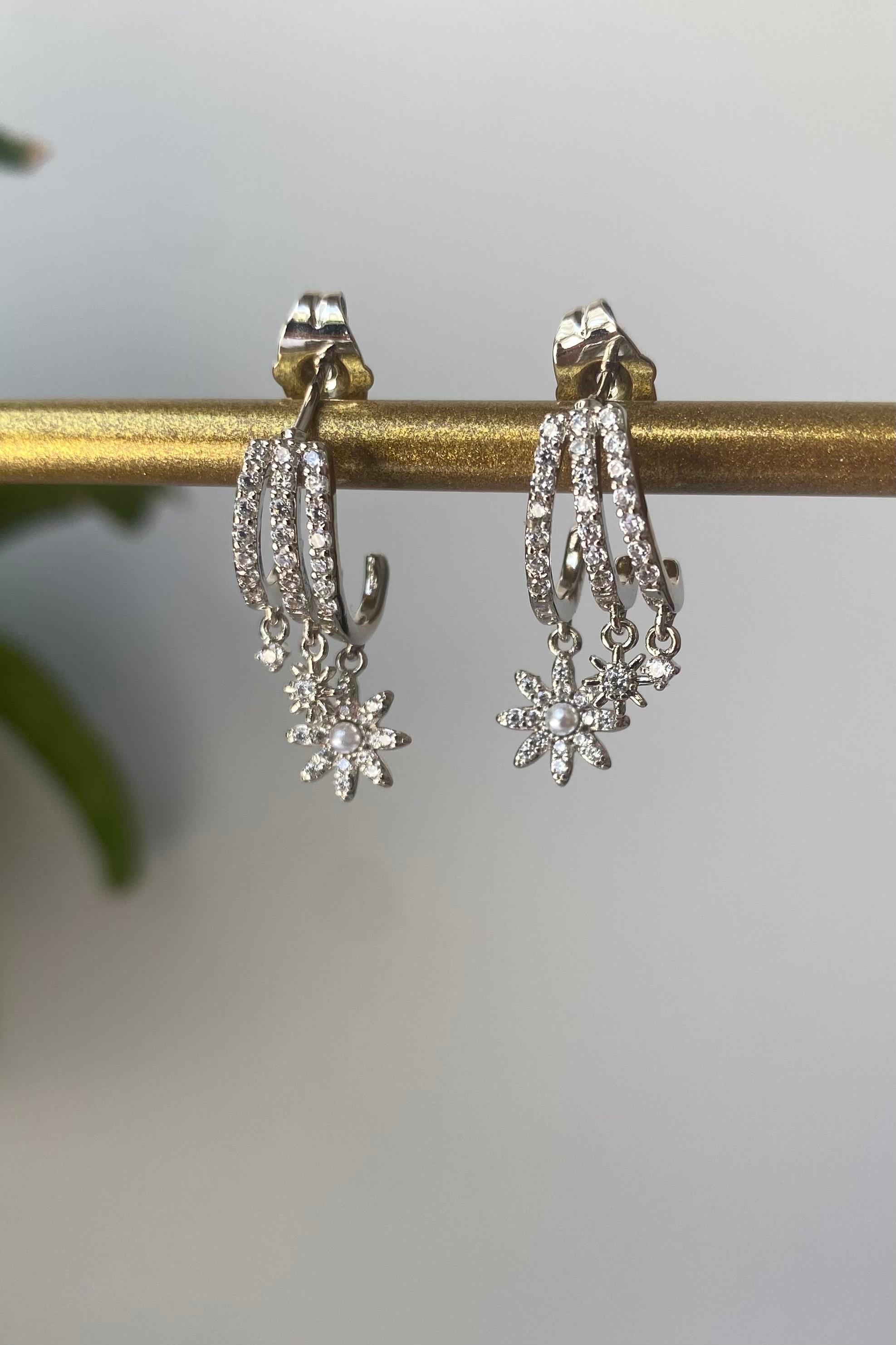 TAŞLI ÇİÇEK UÇLU KÜPE