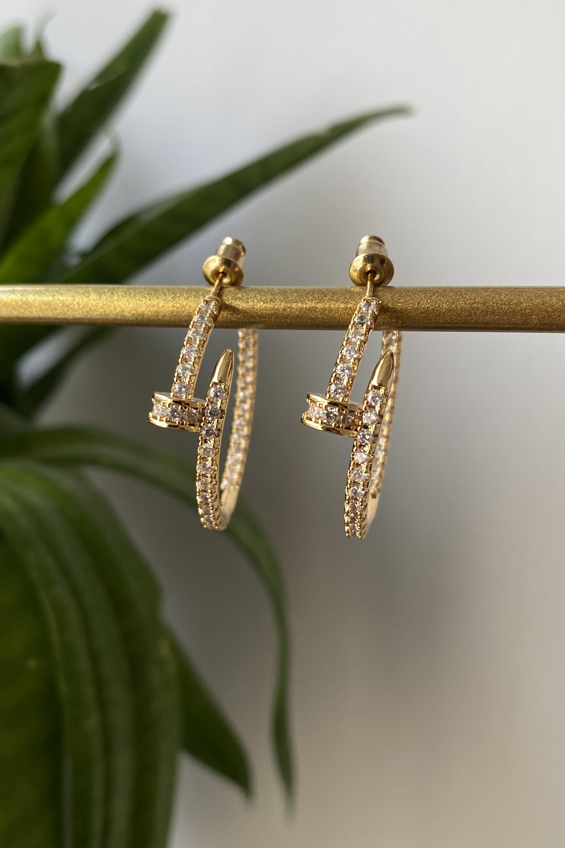 TAŞLI ÇİVİ HALKA KÜPE