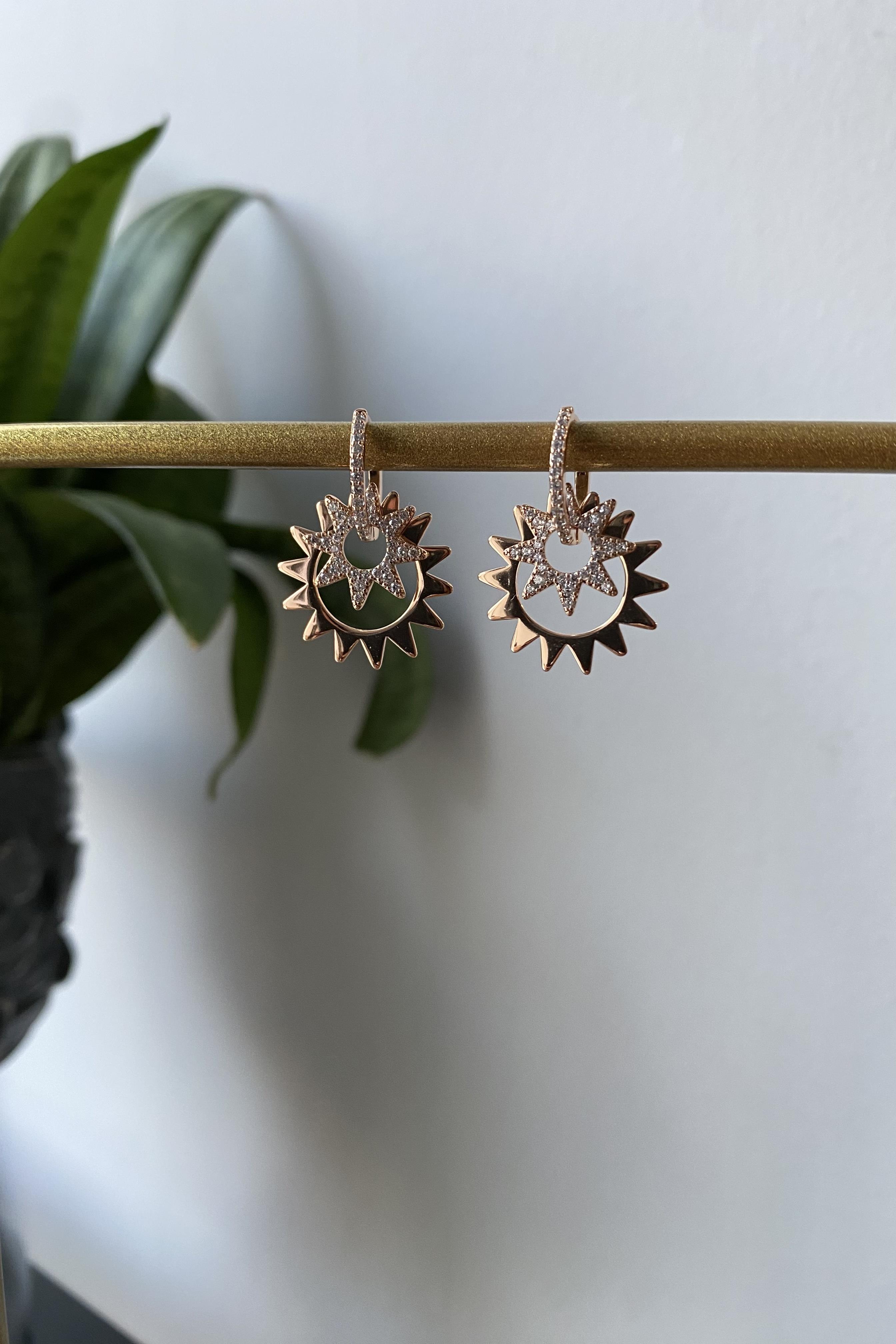 TAŞLI GÜNEŞ GEÇİRİLMİŞ HALKA KÜPE