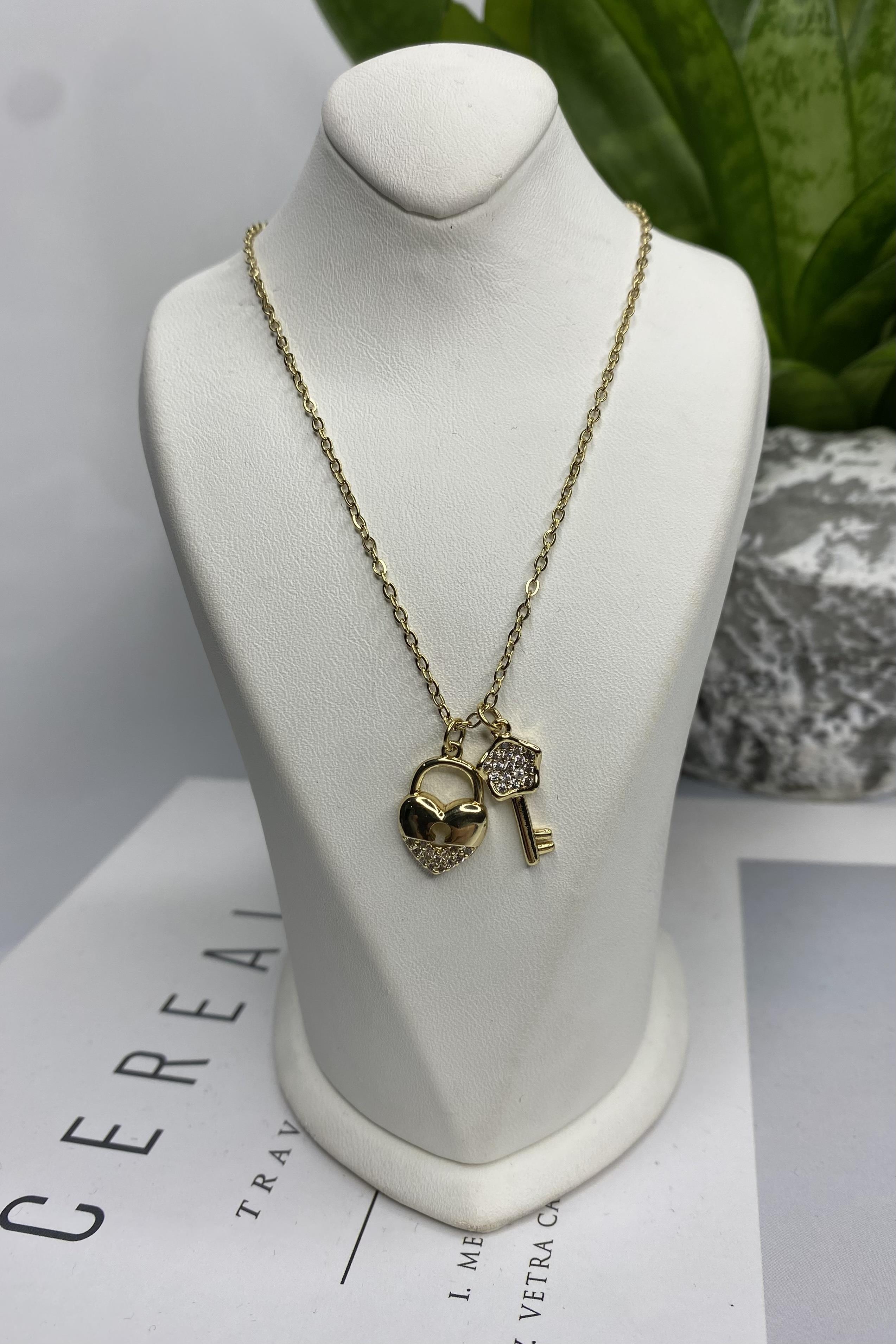 TAŞLI KALP KİLİT UÇ KOLYE