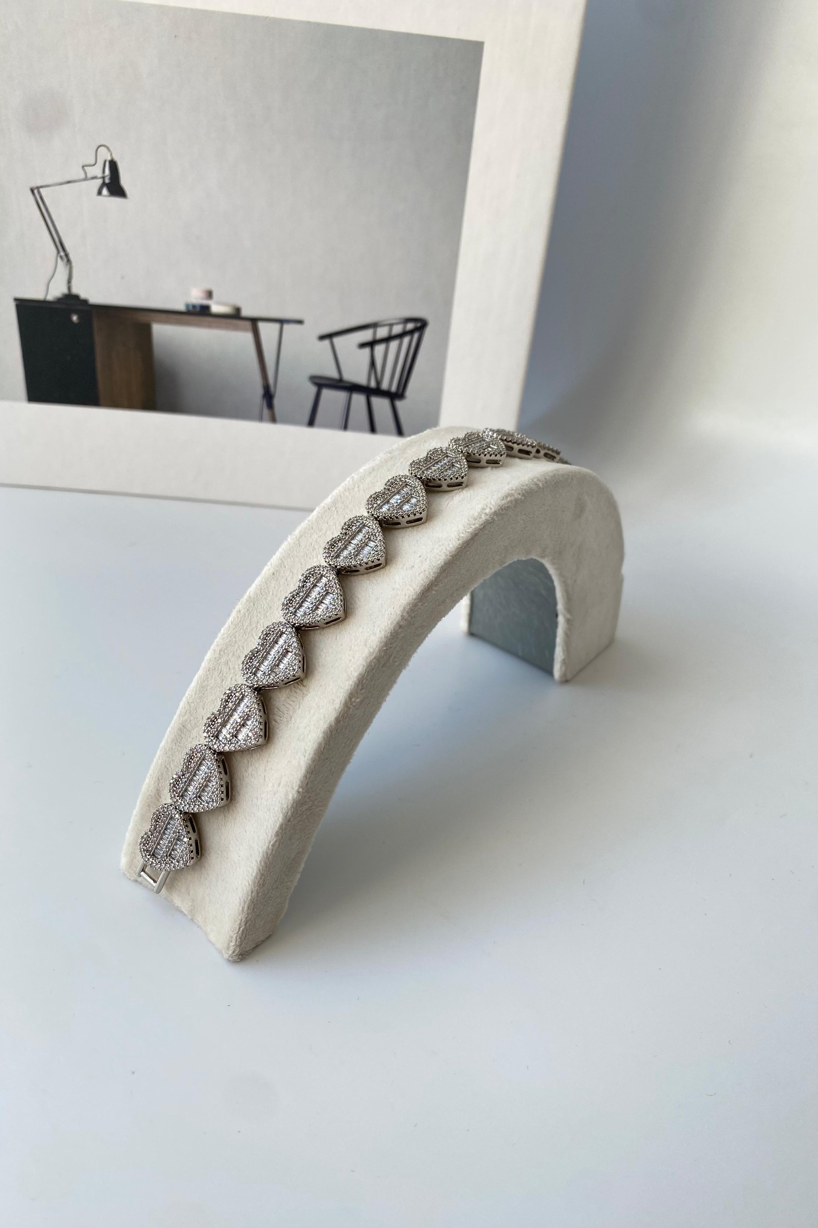 TAŞLI KALP SIRALI PREMIUM BİLEZİK