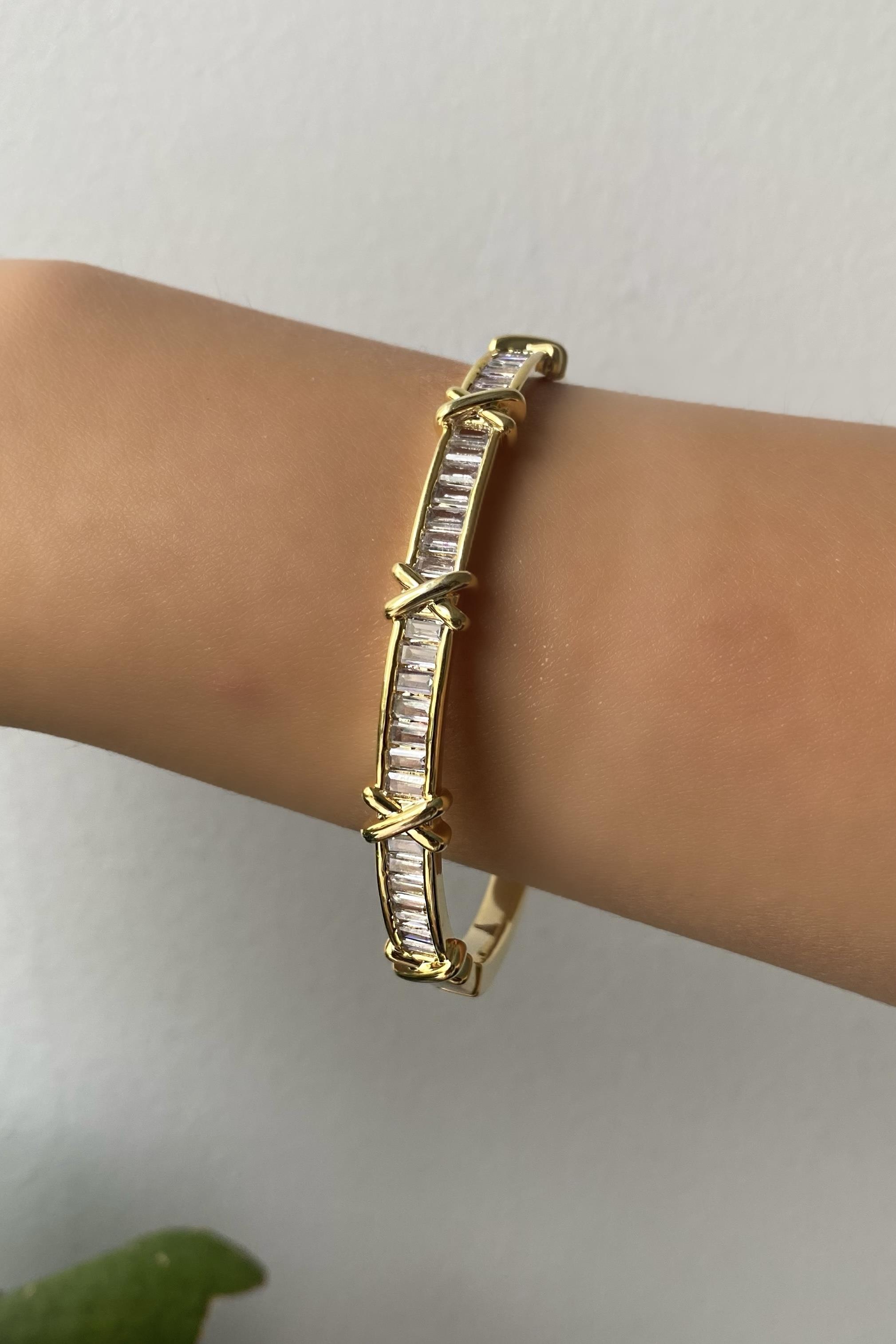 TAŞLI KELEPÇE BİLEZİK