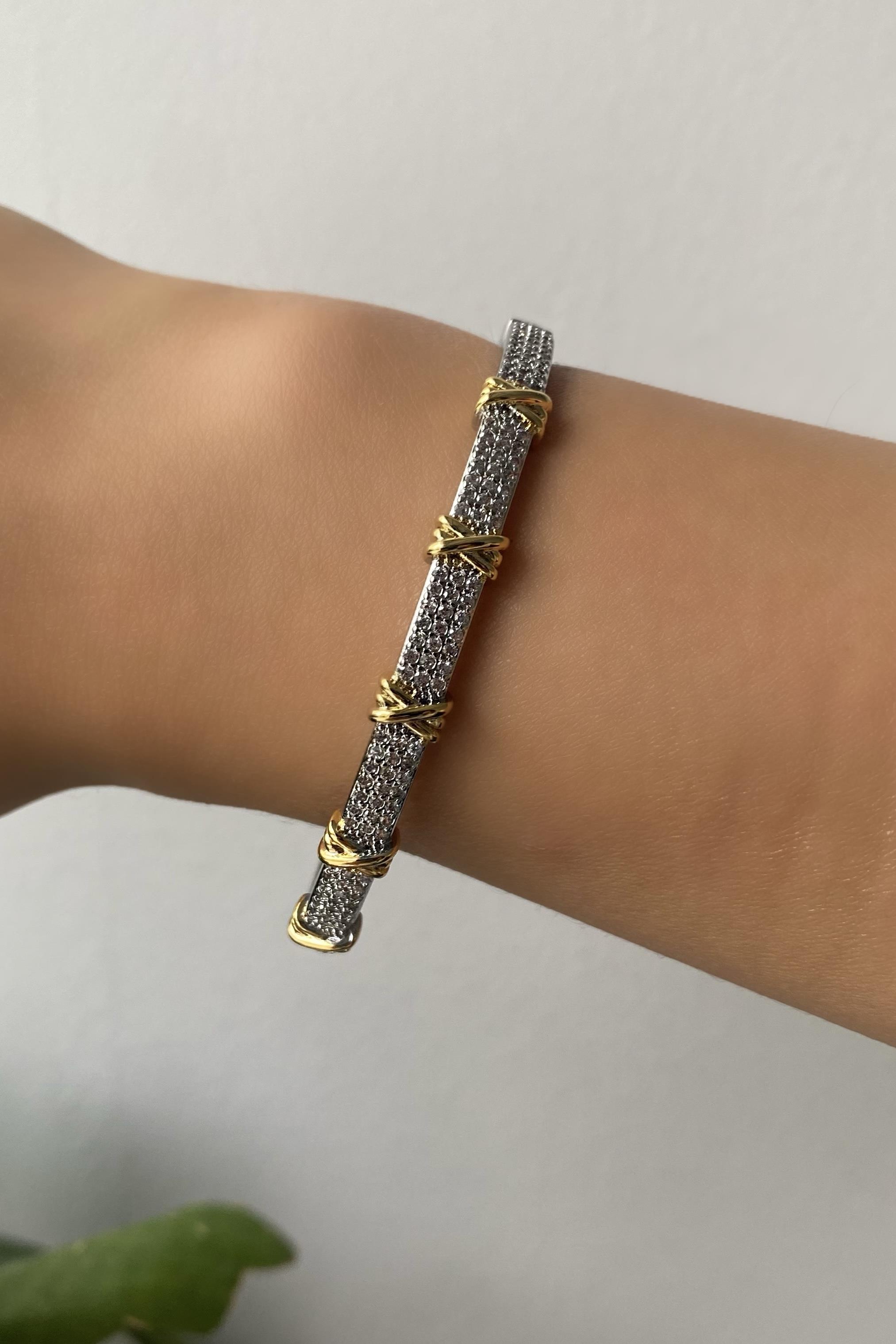 TAŞLI KELEPÇE BİLEZİK