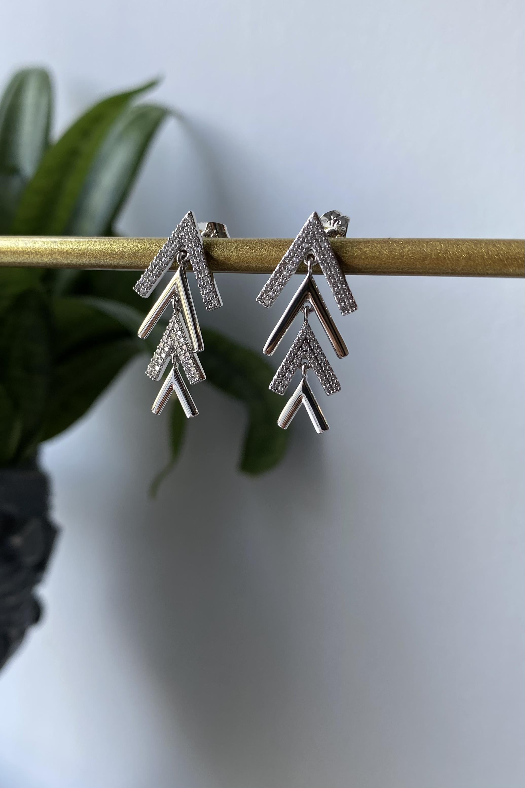 TAŞLI OK SIRALI KÜPE