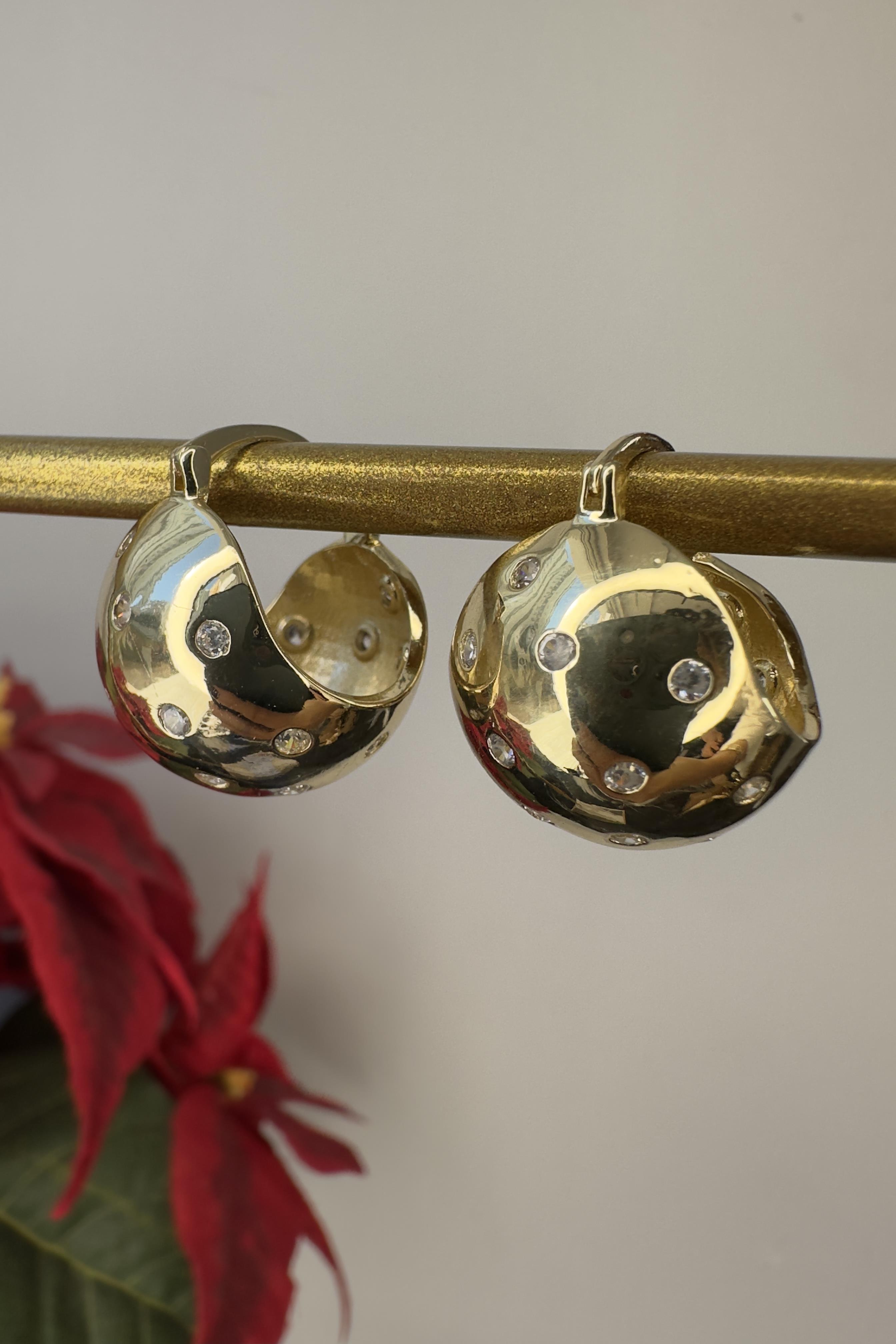 TAŞLI ORTA TOP HALKA KÜPE