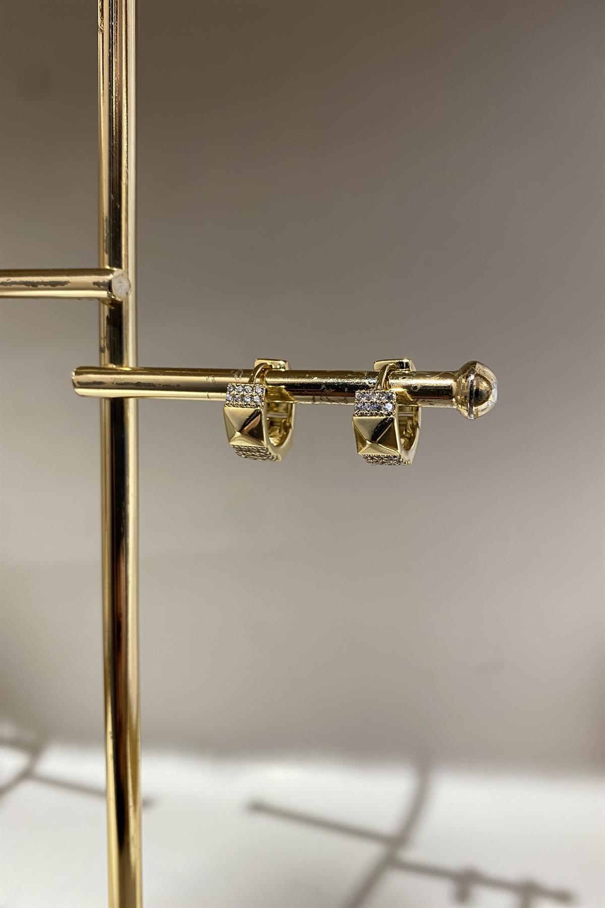 TAŞLI PRİZMA HALKA KÜPE 1,3cm