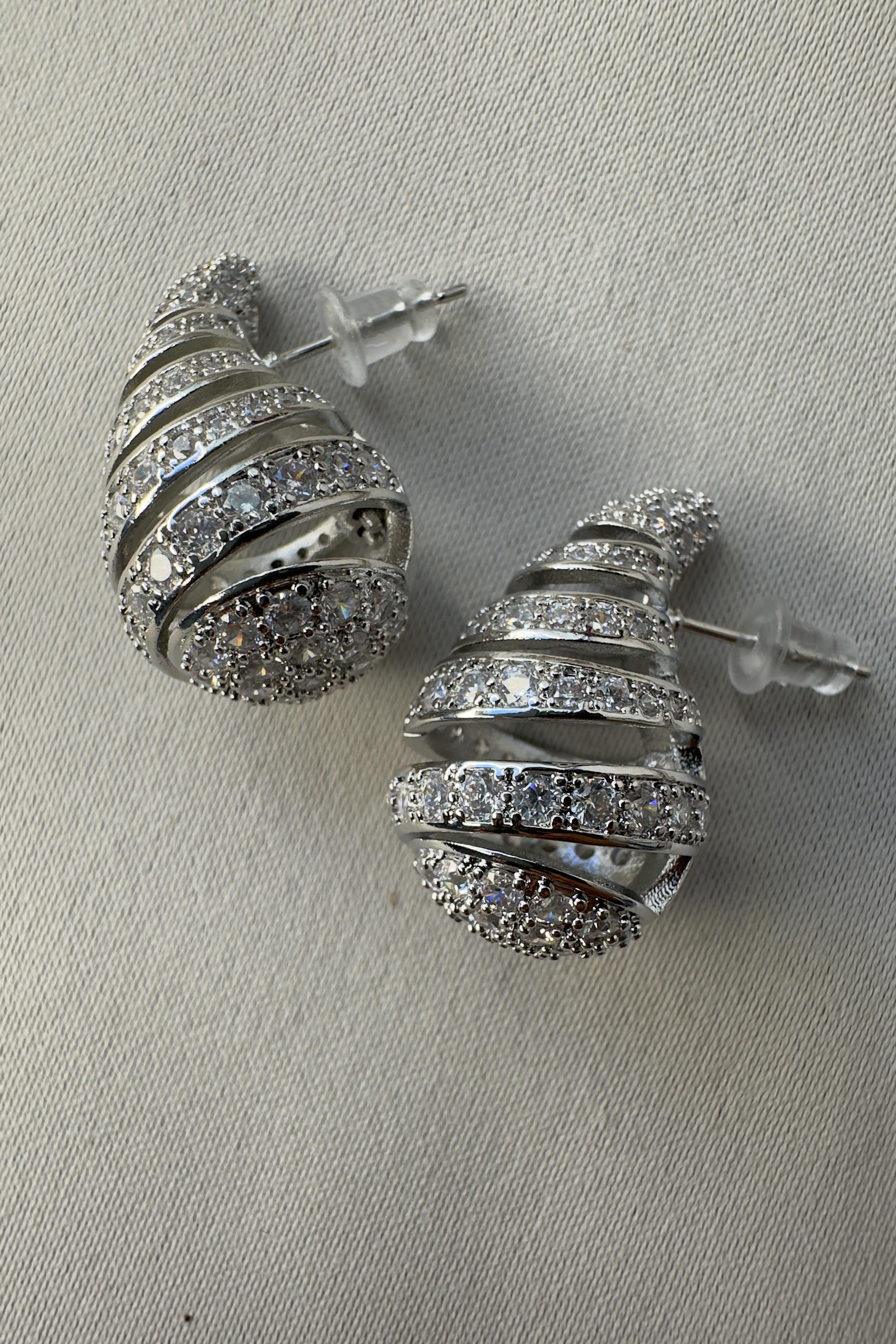 TAŞLI SARMALI MARKA DAMLA KÜPE