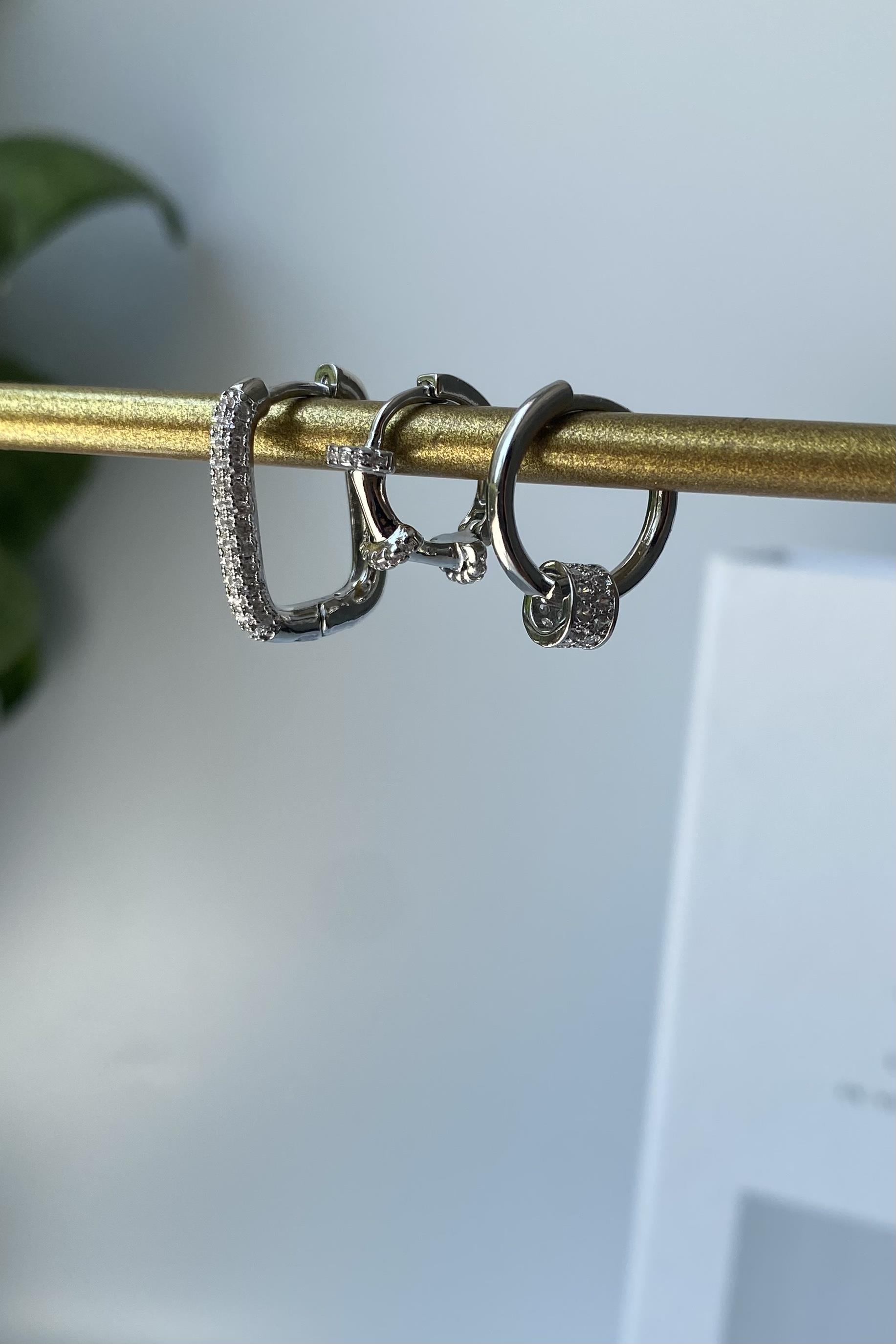 TAŞLI ÜÇLÜ KOMBİN KÜPE