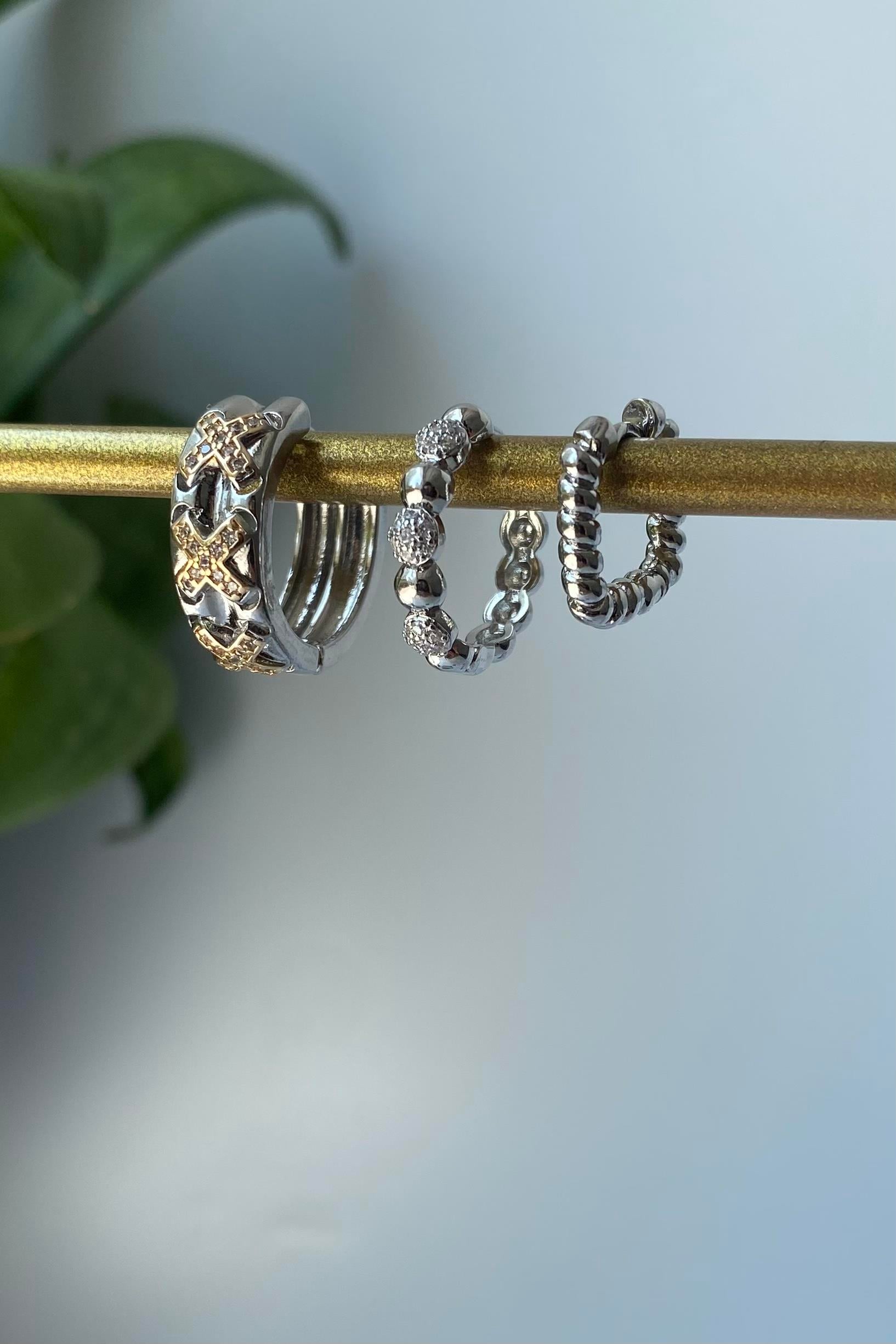 TAŞLI XOXO ÜÇLÜ KOMBİN KÜPE