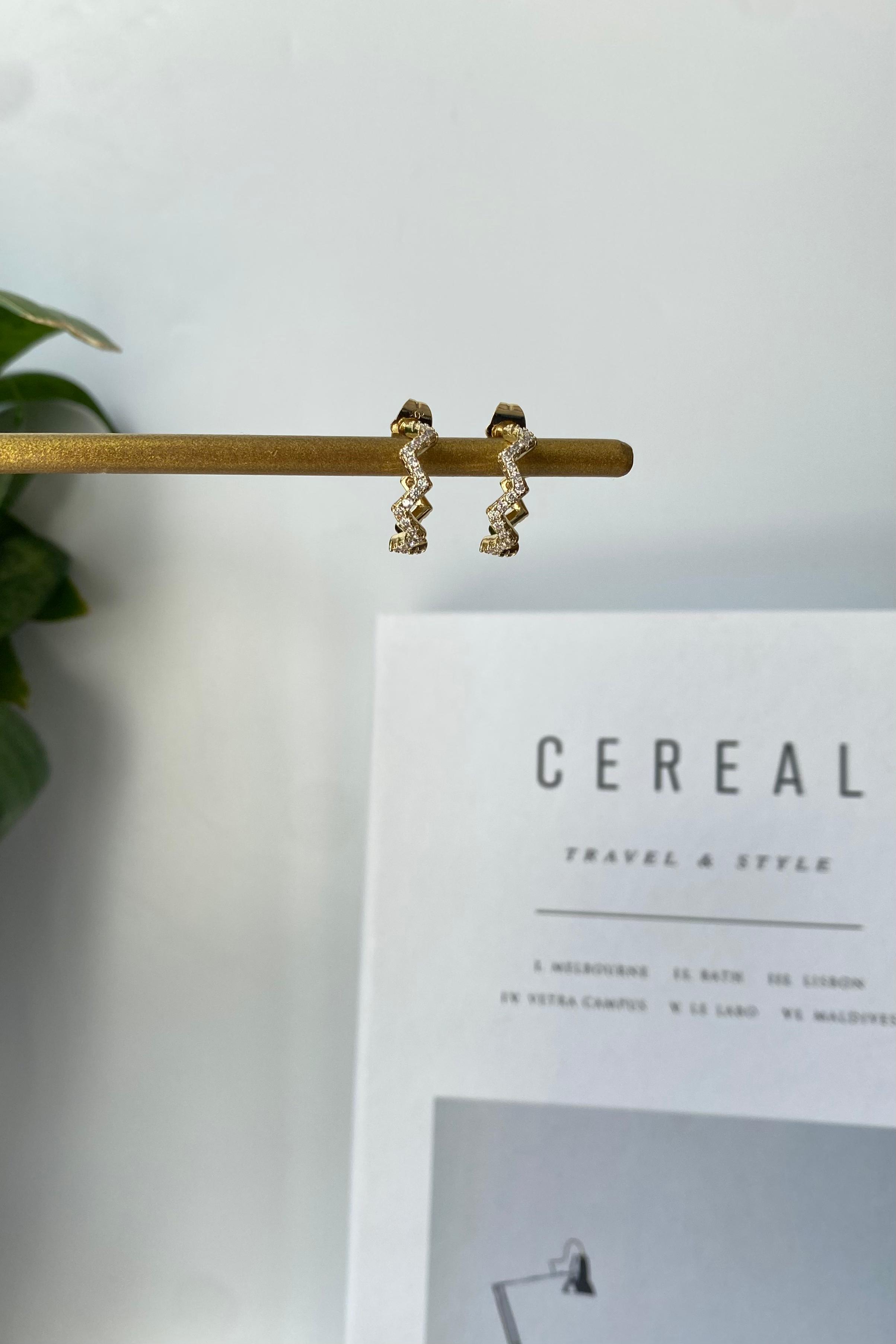 TAŞLI ZİGZAK ÇİVİ KÜPE