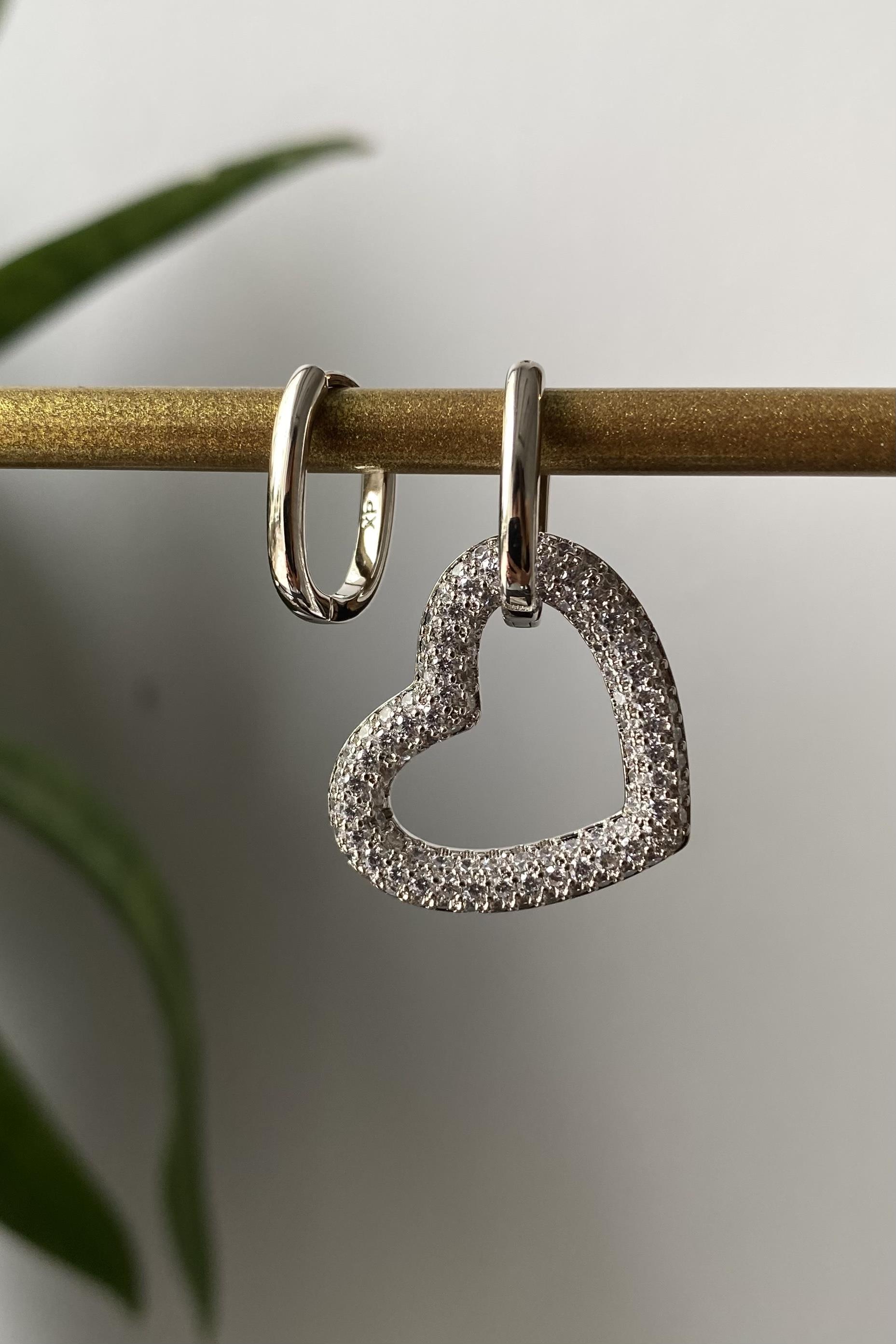 TEK KALP GEÇİRİLMİŞ HALKA KÜPE