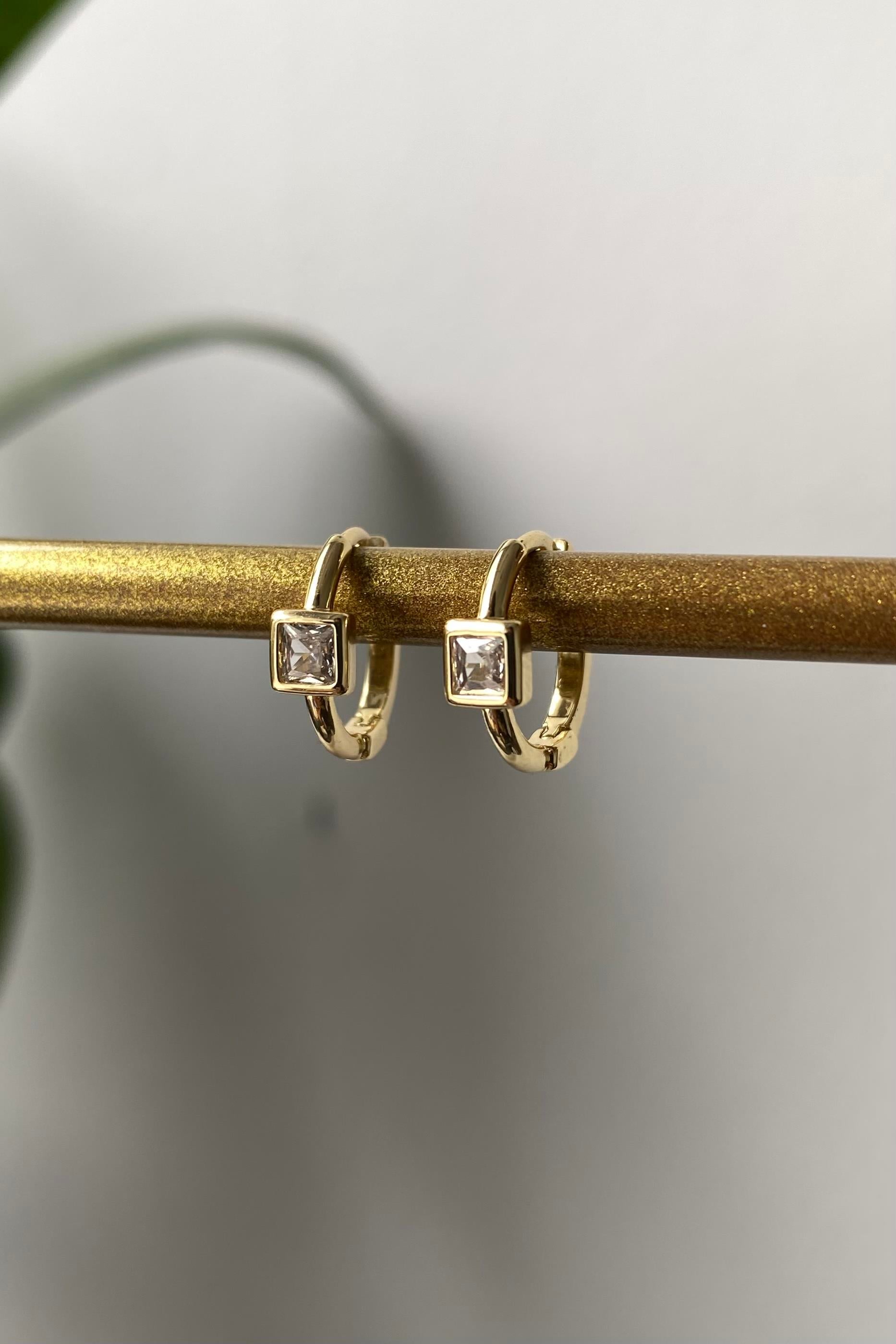 TEK TAŞ HALKA KÜPE 1CM