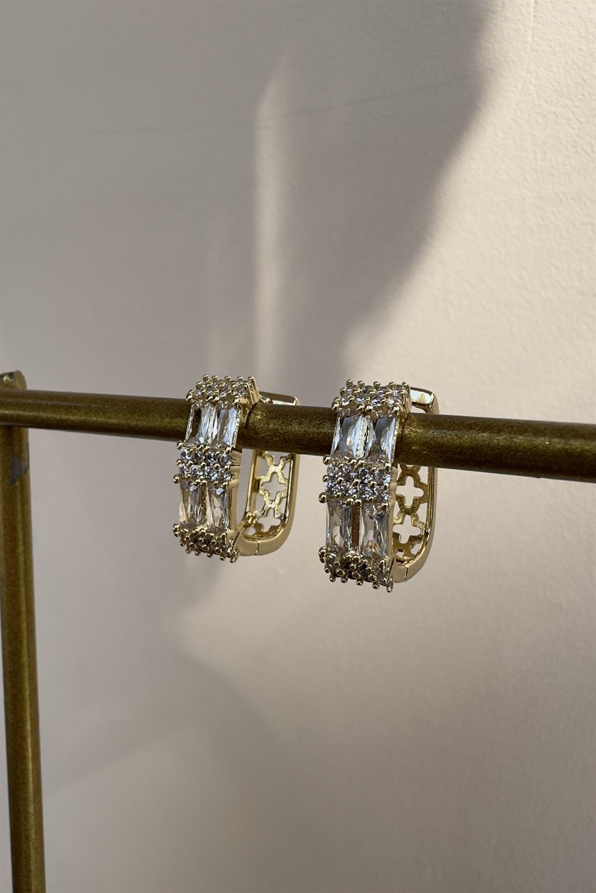 U MODEL MOTİFLİ BAGET TAŞLI KÜPE