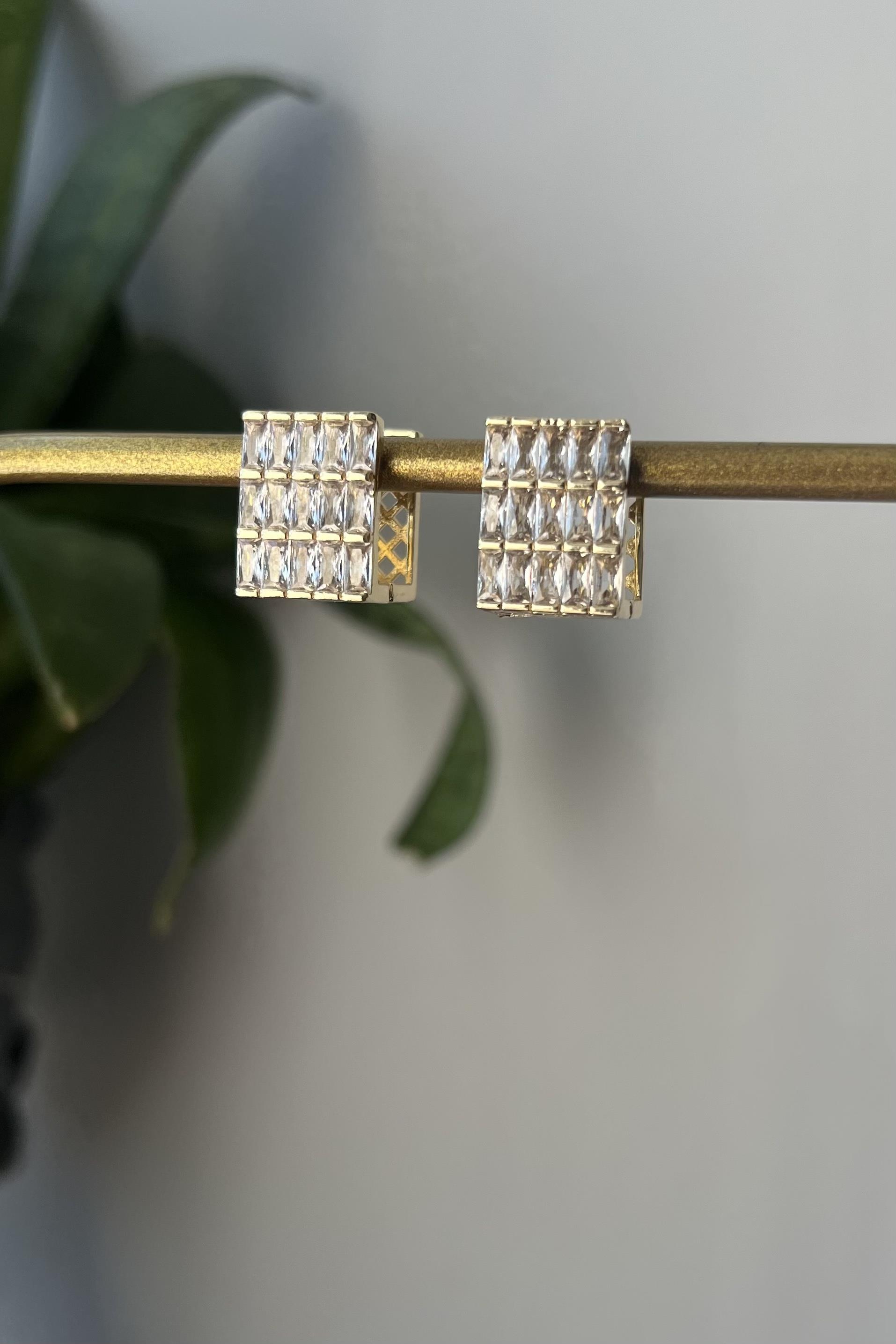 ÜÇ BAGET SIRALI BOLD KÜPE