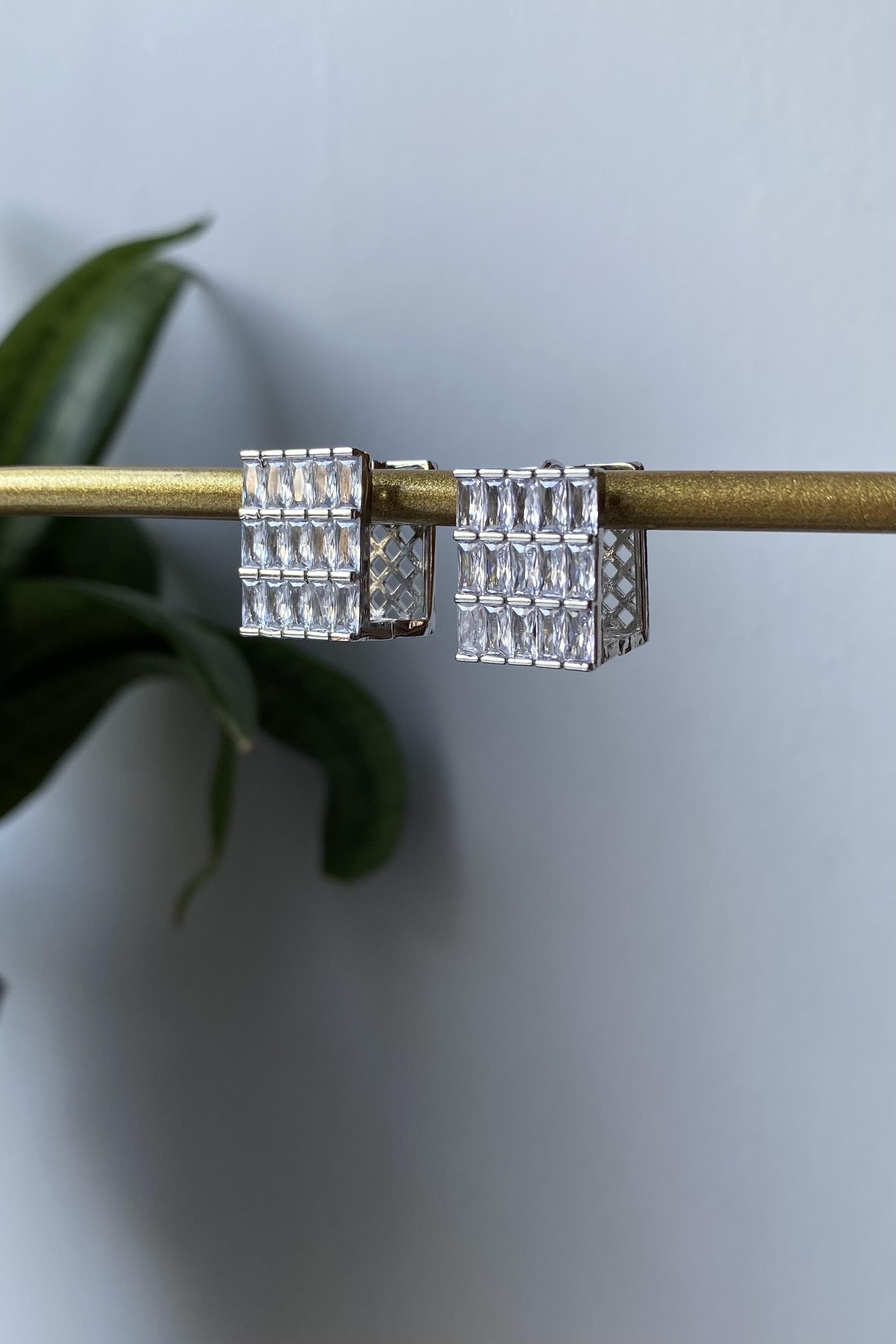 ÜÇ BAGET SIRALI BOLD KÜPE