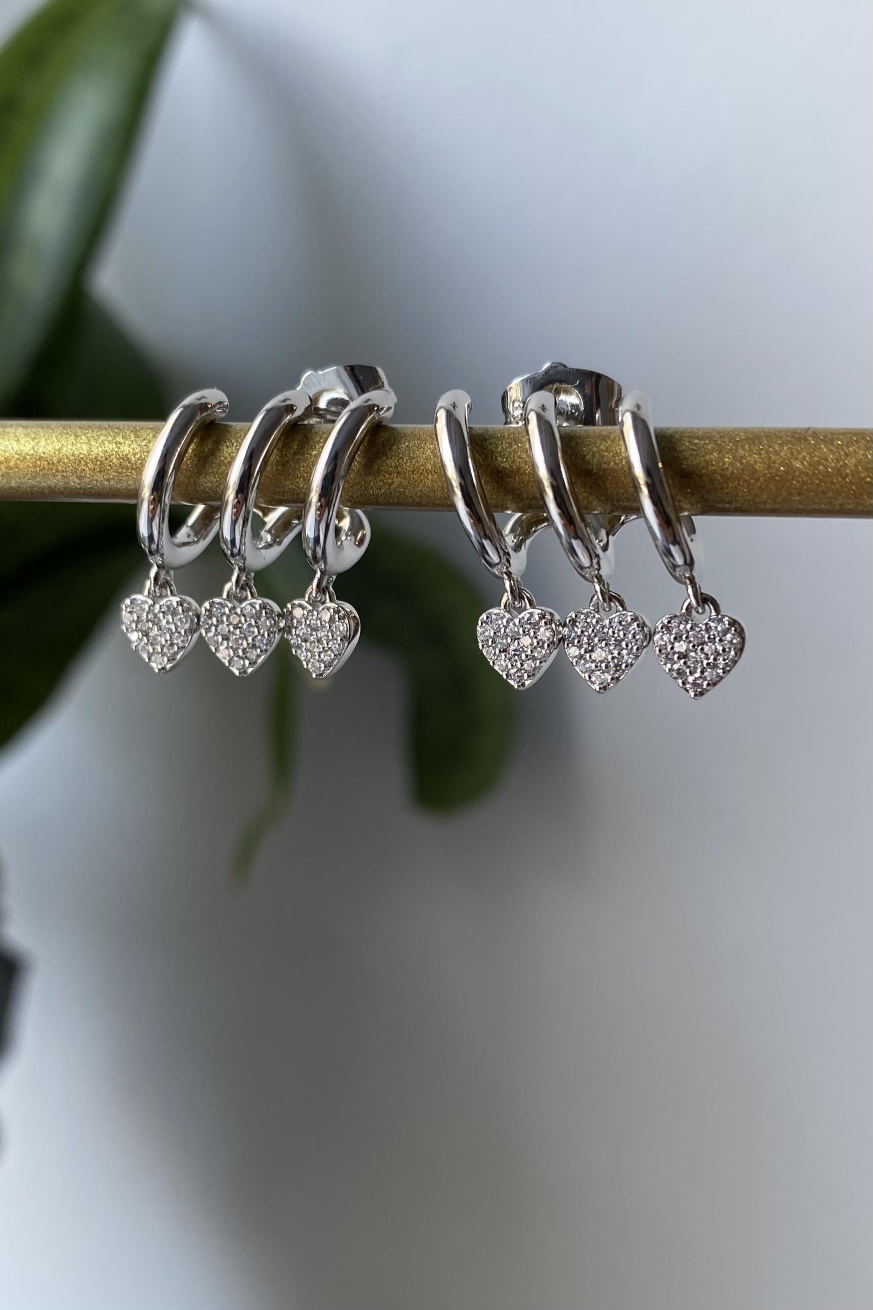 ÜÇ ŞERİTLİ KALP UÇLU KÜPE