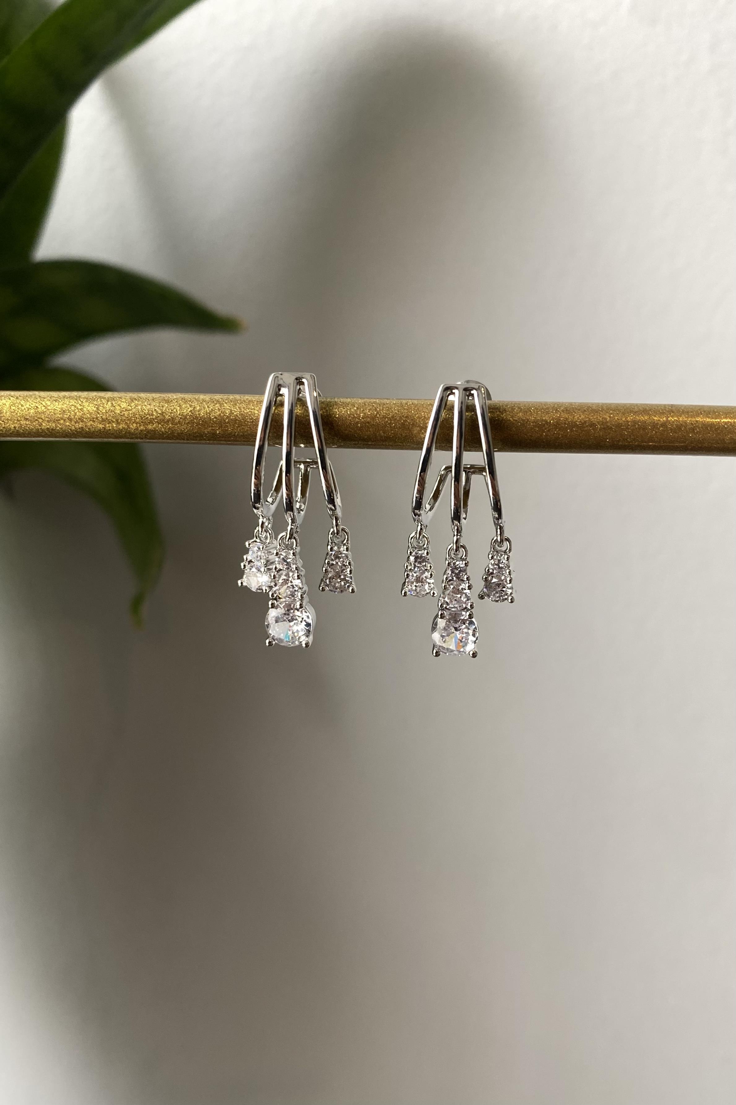 ÜÇ ŞERİTLİ SHAKİRA KÜPE