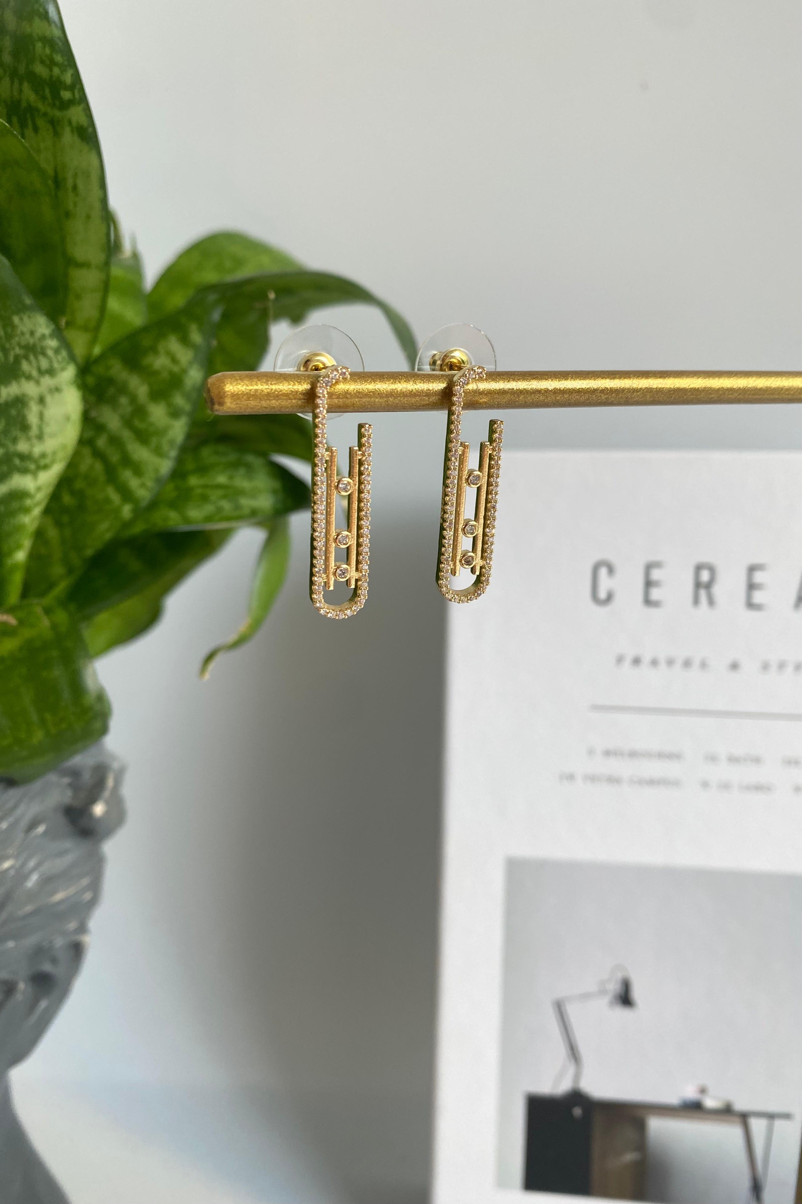 ÜÇ TAŞLI MES KÜPE