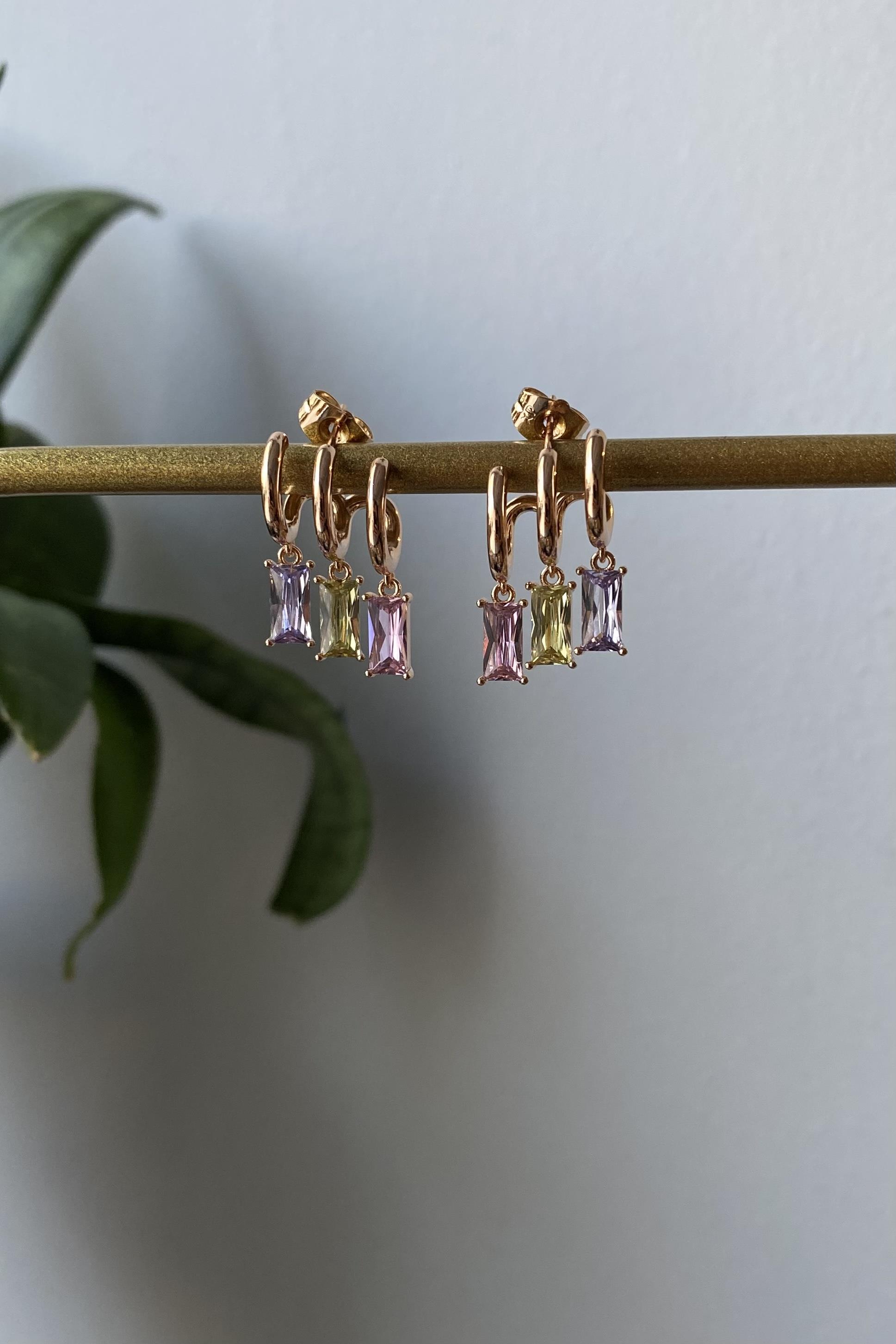 ÜÇ TAŞLI ŞERİTLİ SHAKİRA KÜPE