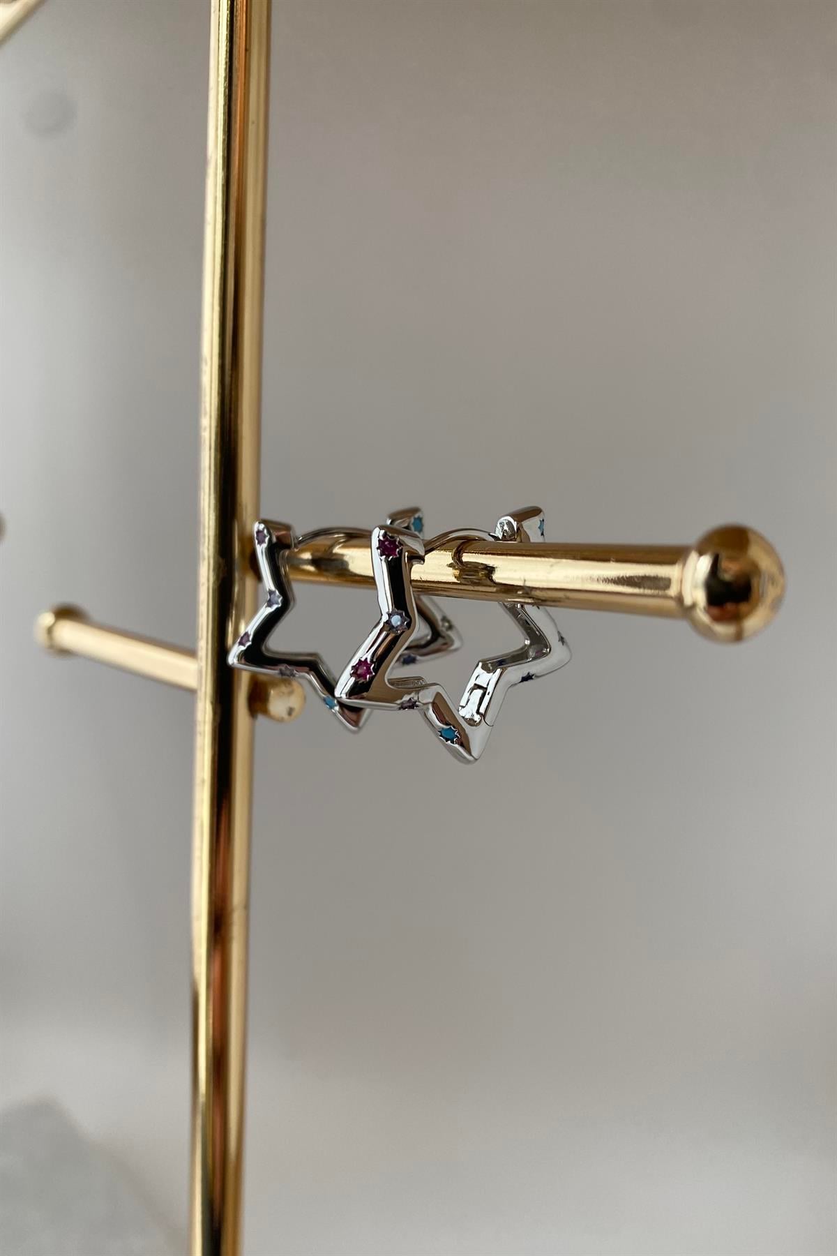 ÜZERİ RENKLİ TAŞ YILDIZ MODEL KÜPE