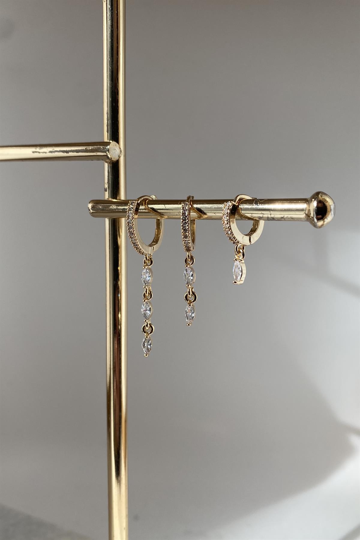 ÜZERİ TAŞLI ÜÇLÜ HALKA KÜPE