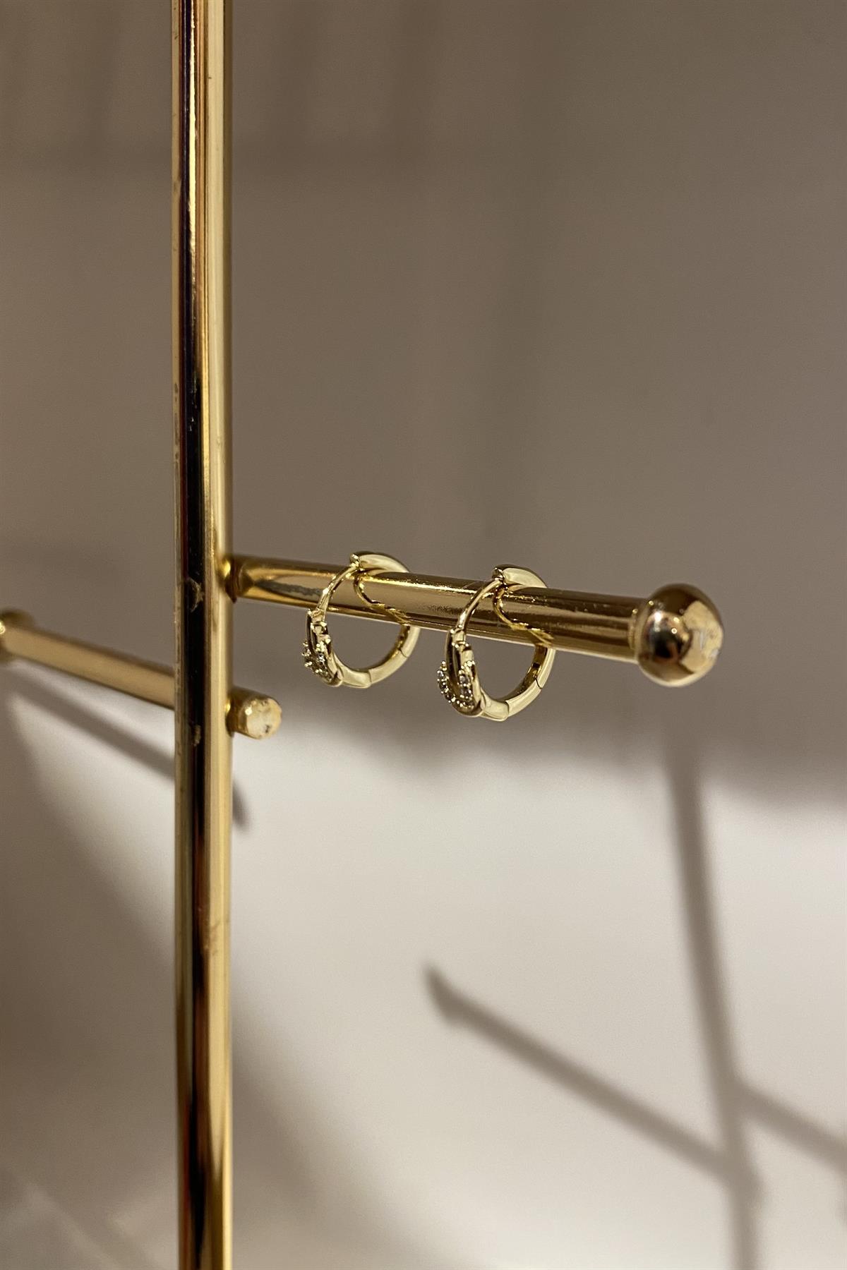 ÜZERİ U MODEL TAŞLI HALKA KÜPE 1cm