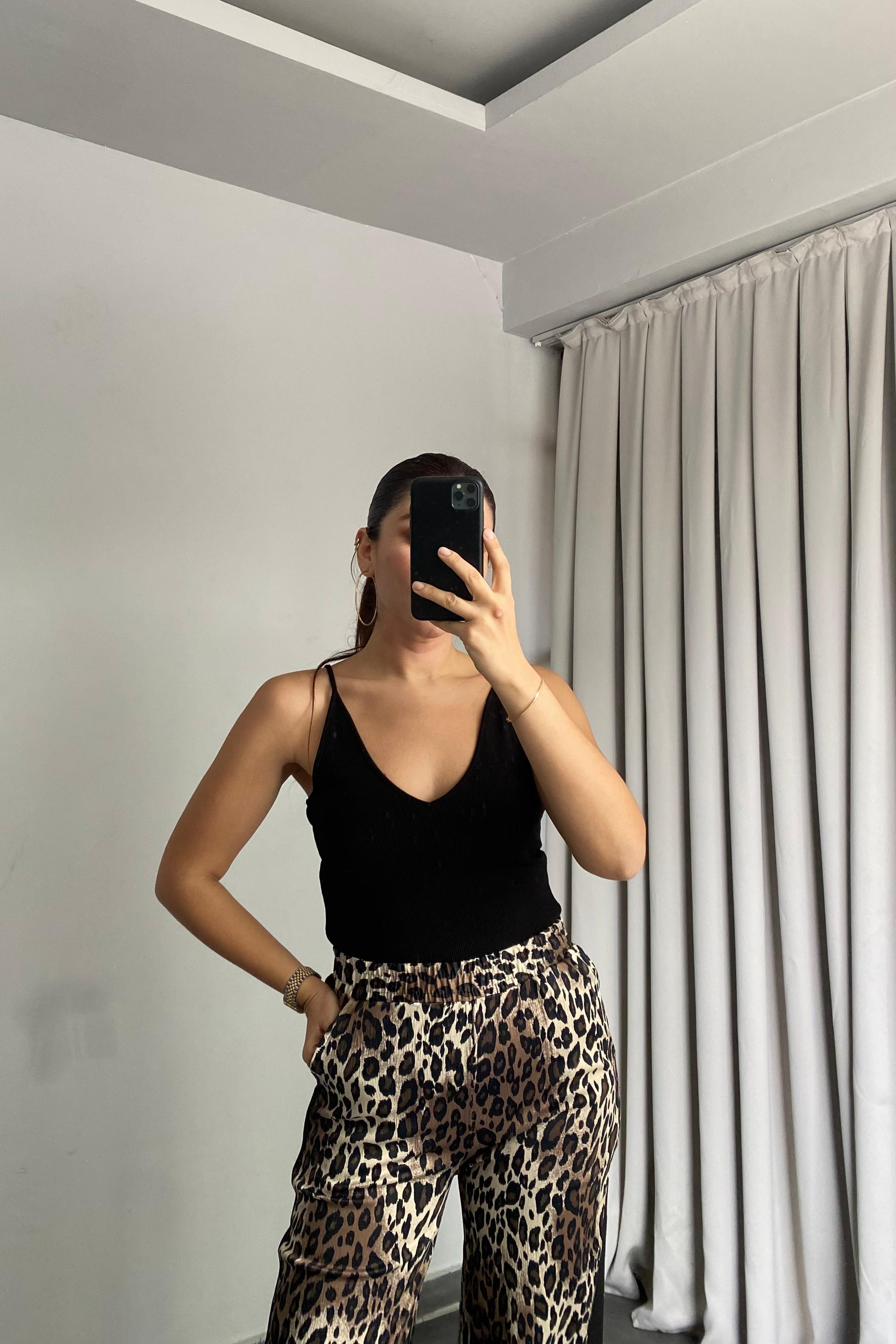 V DEKOLTELİ TRİKO ATLET