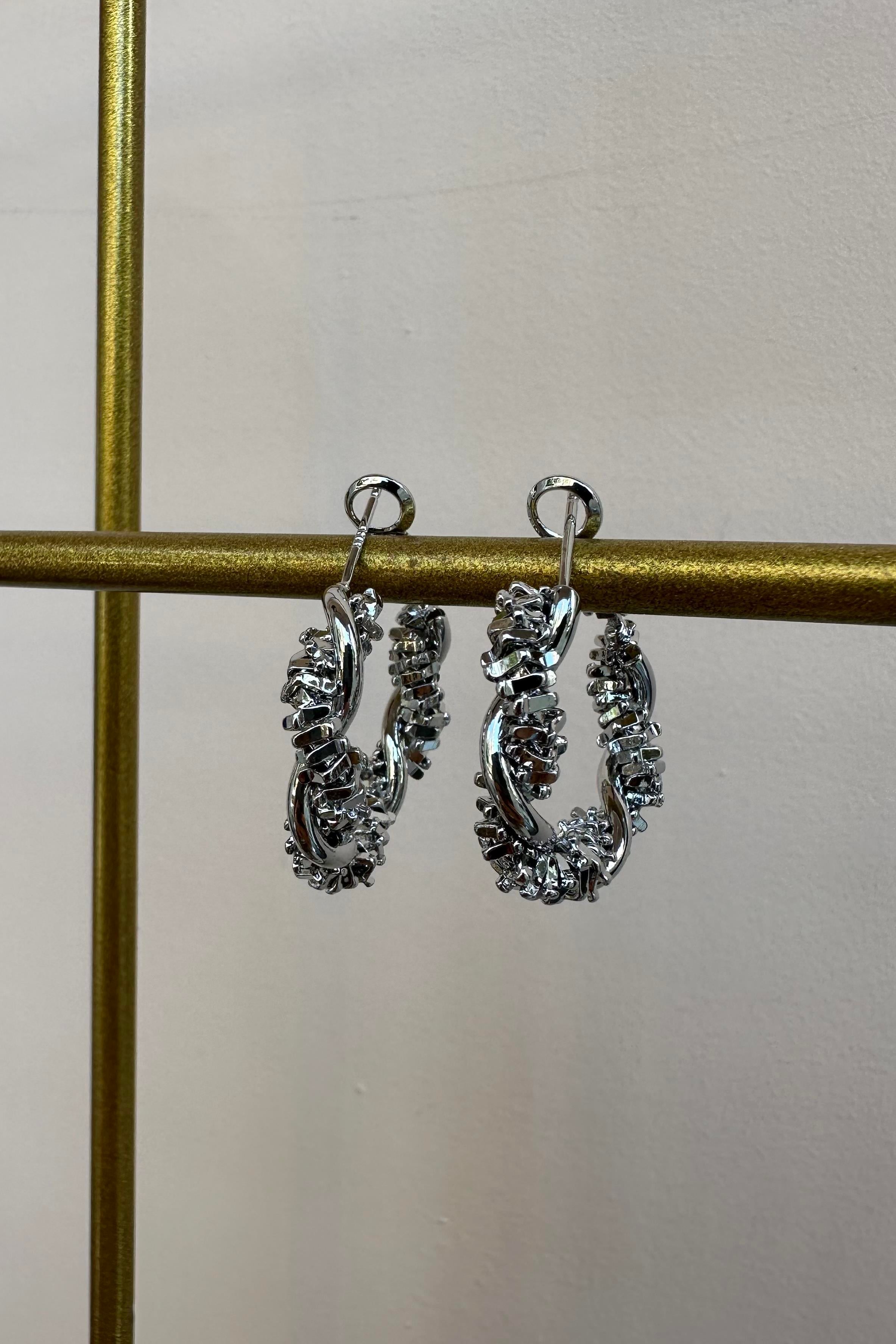 VINTAGE TIRTIKLI HALKA KÜPE 2cm