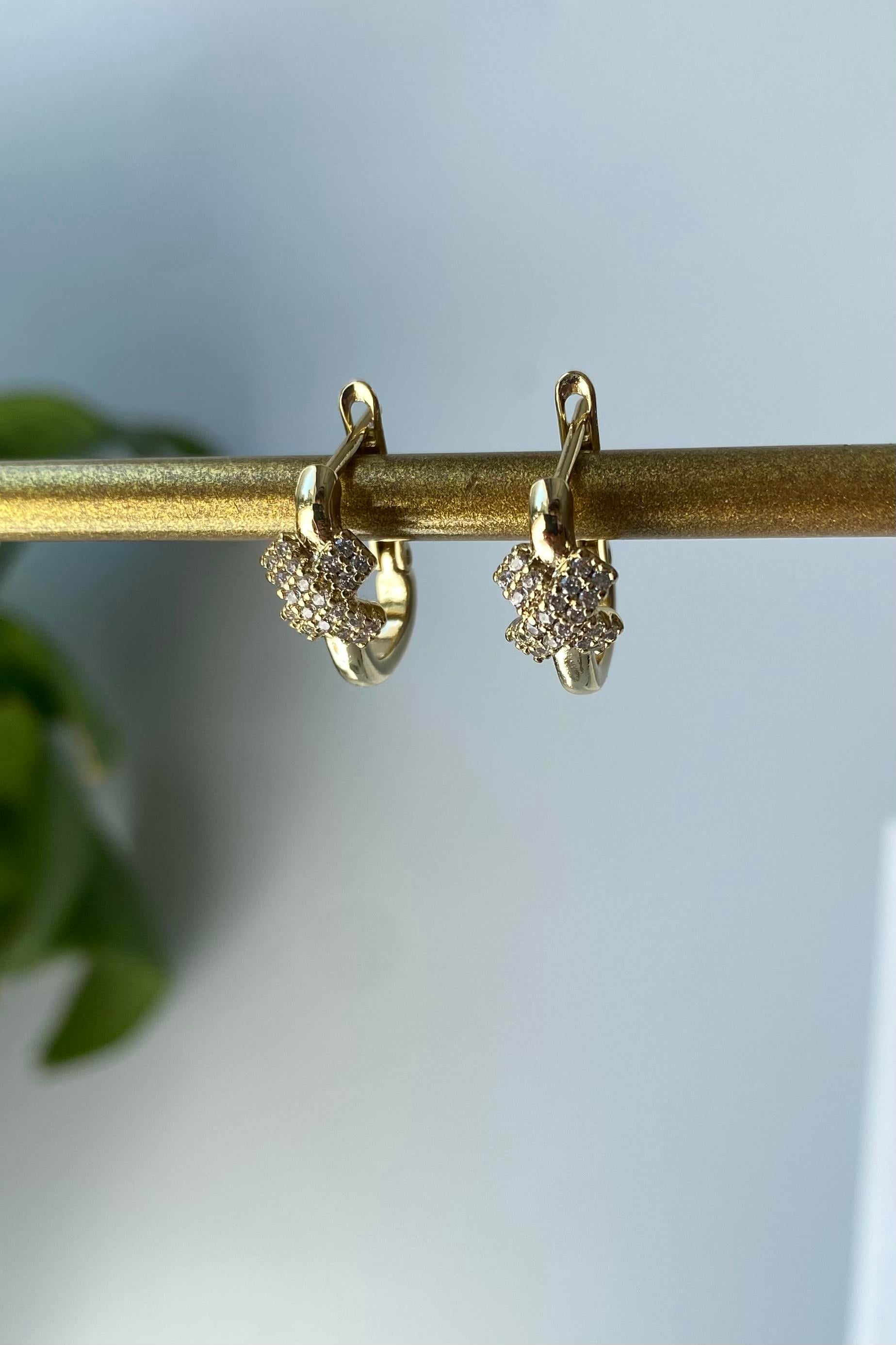 X TAŞLI DÖRTGEN KÜPE