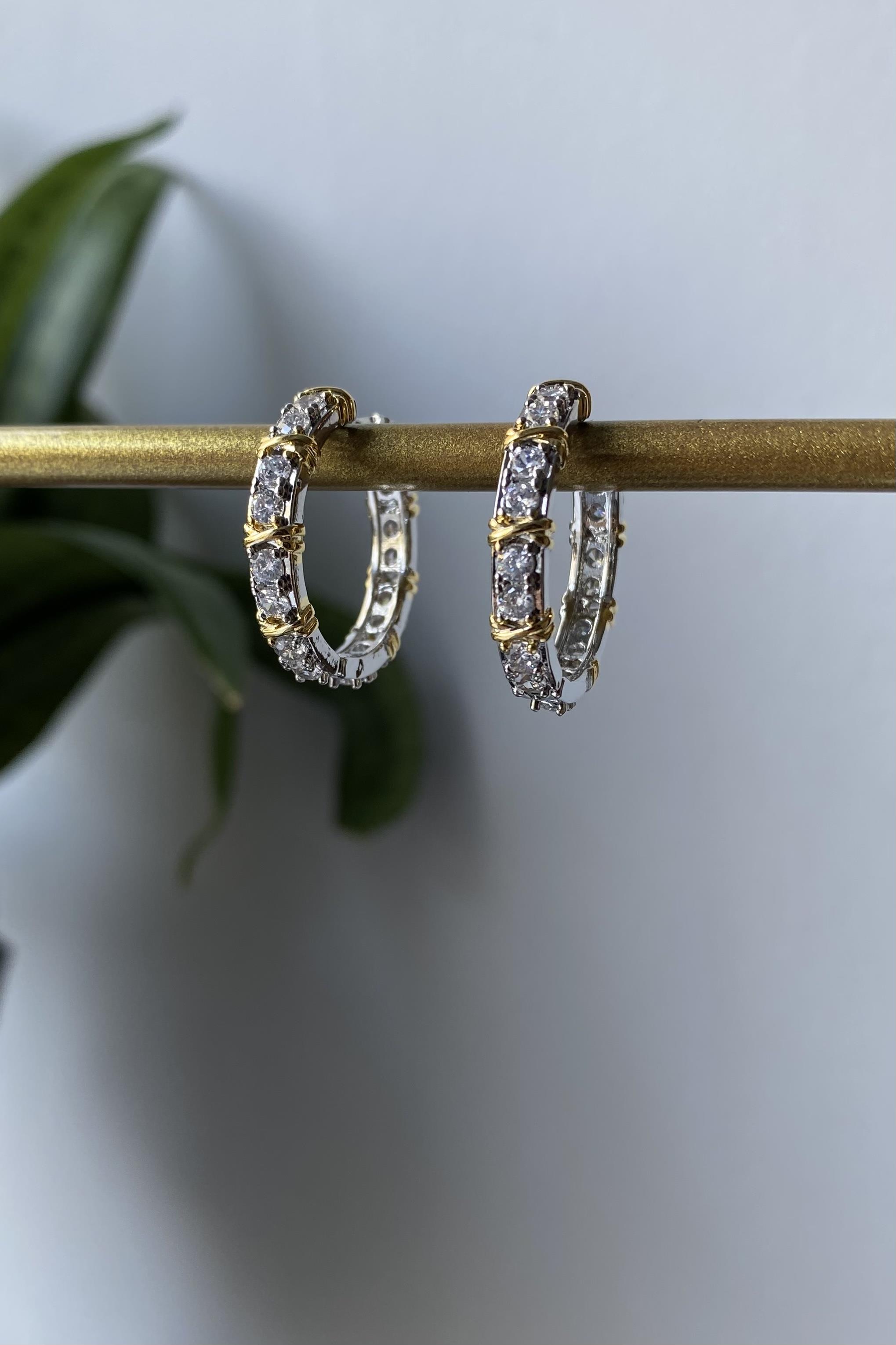 XOXO TAŞLI HALKA KÜPE 2CM