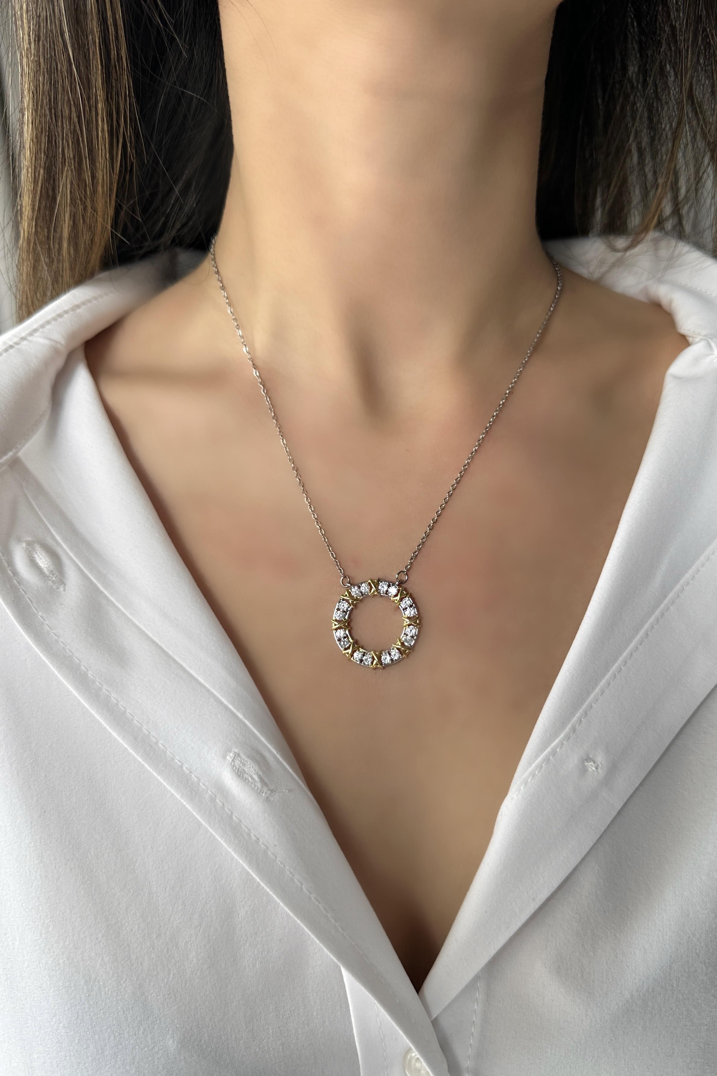 XOXO YUVARLAK MODEL KOLYE