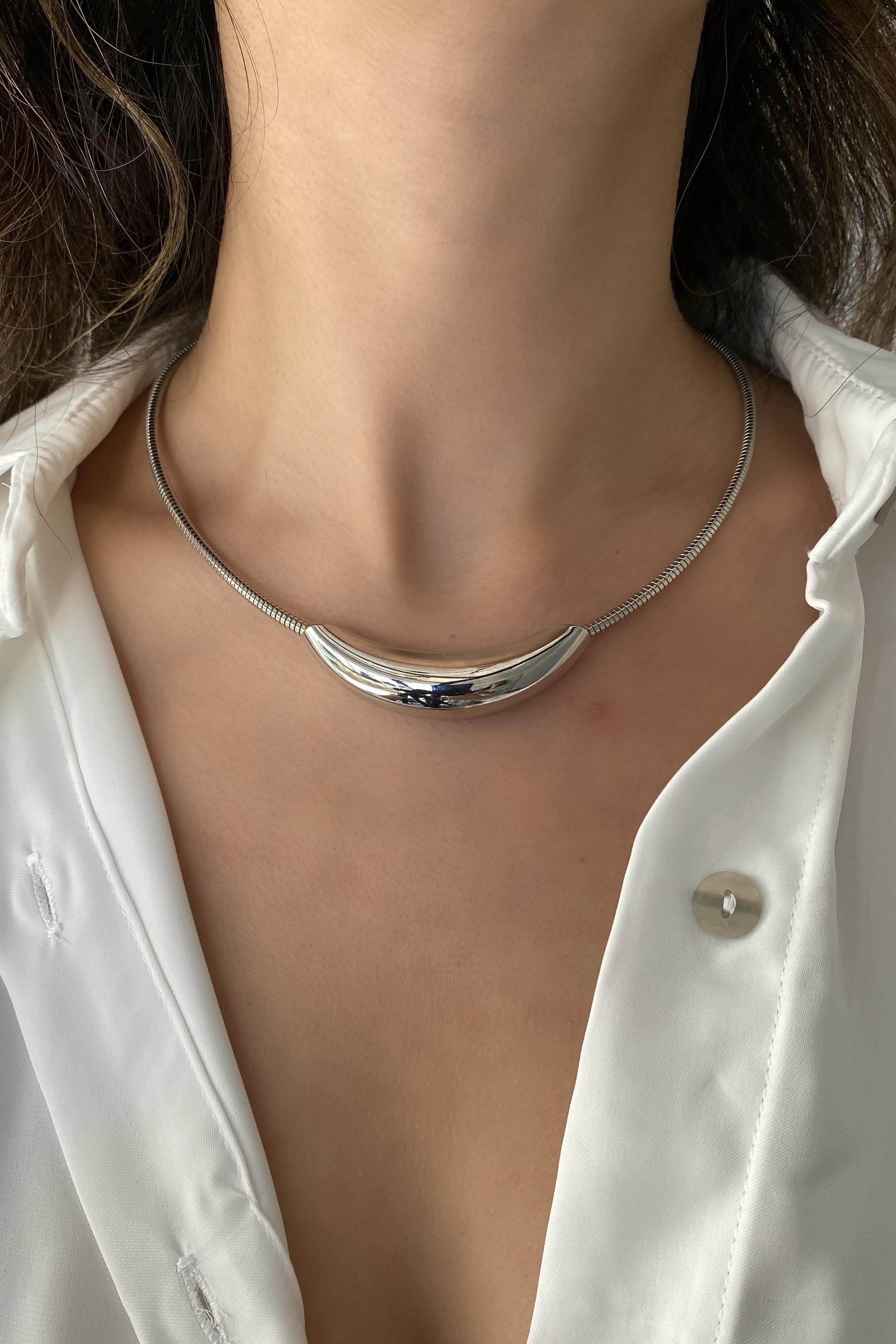 YARIM AY MIKNATIS KAPAMA KOLYE